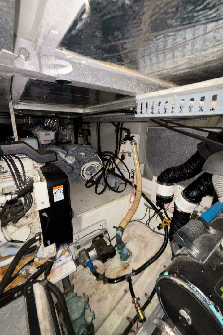 2001 Carver 396 Aft Cabin MY - Image 90