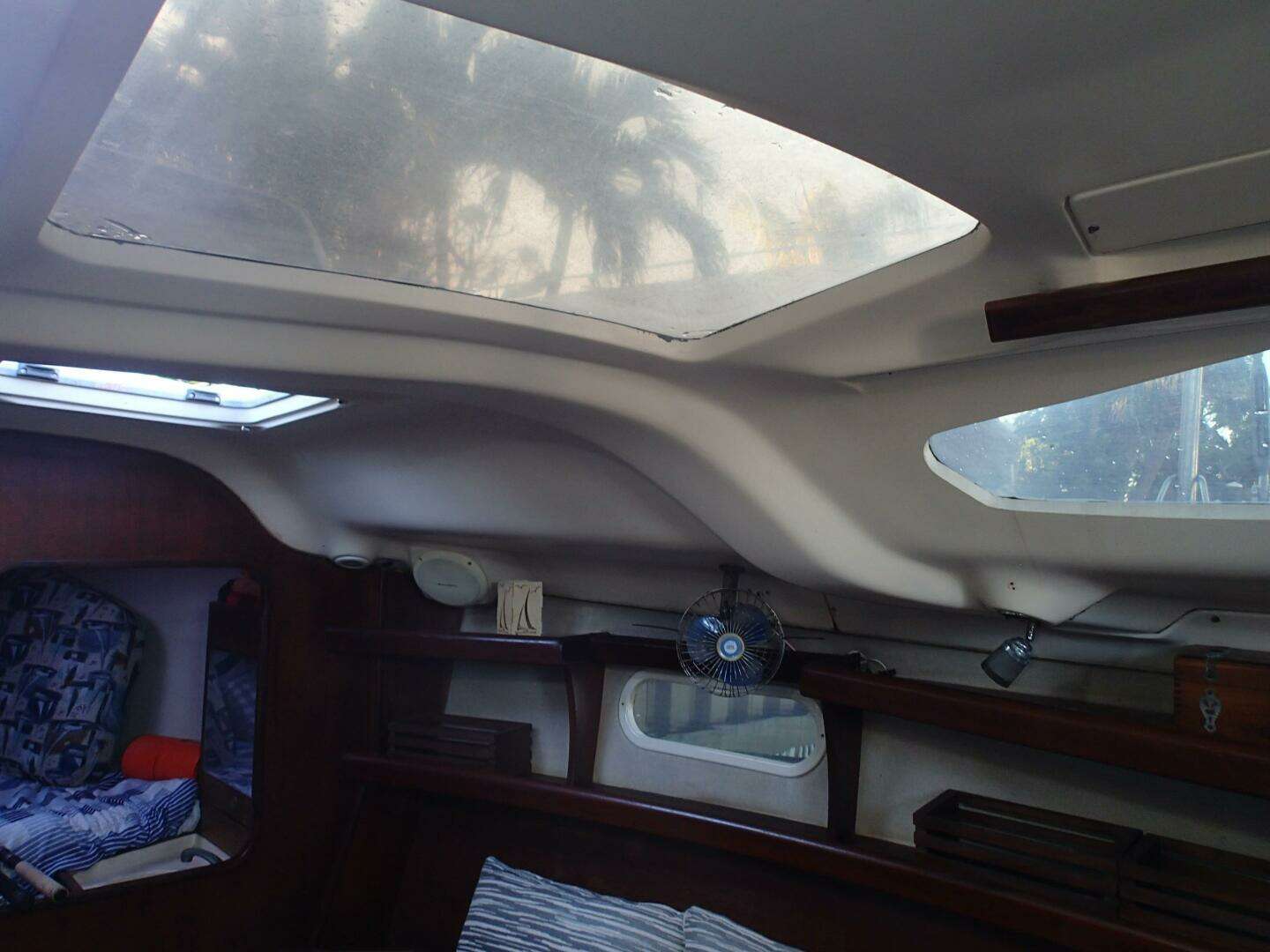 1997 Hunter 376 - Image 43