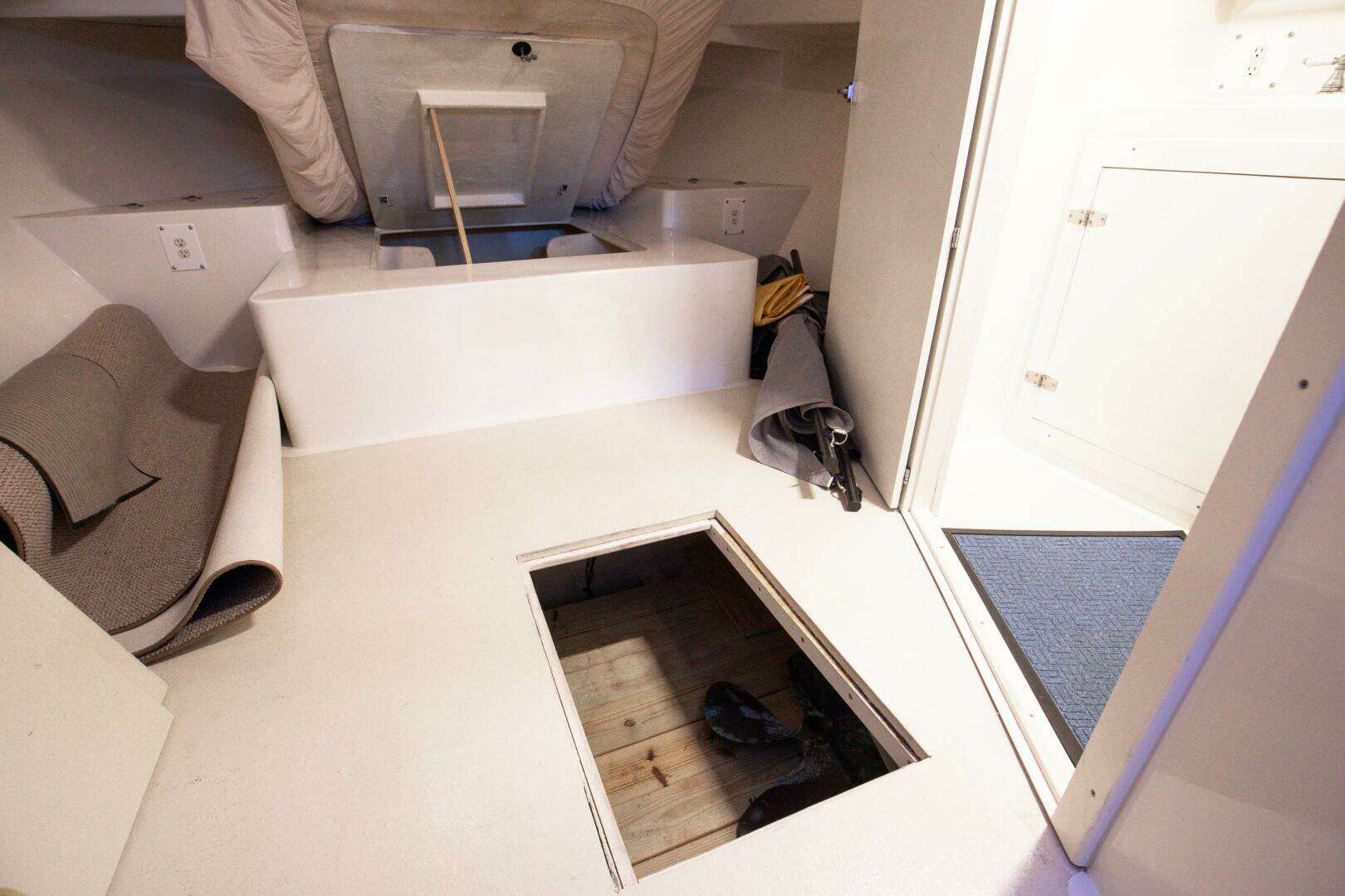 2014 Chesapeake 46 Trawler - Image 6