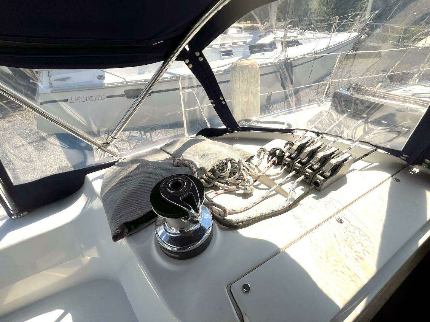 2003 Catalina 350 - Image 10