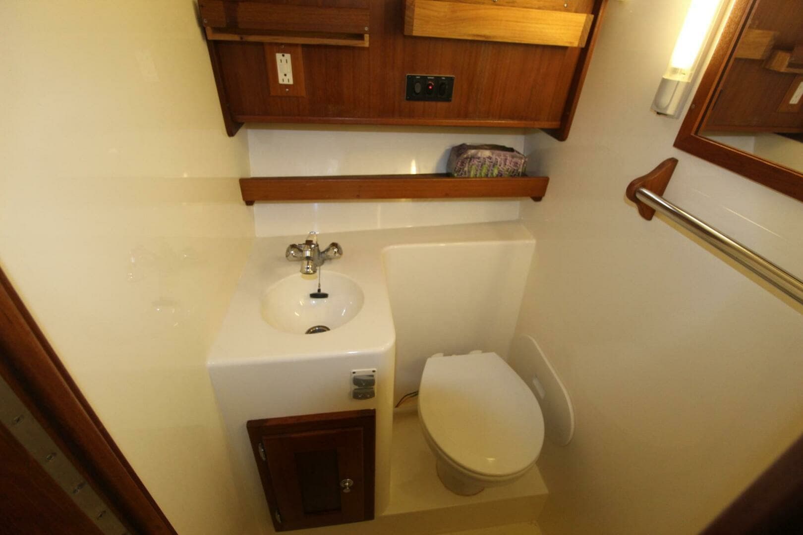 2006 Albemarle 320 Express - Image 28