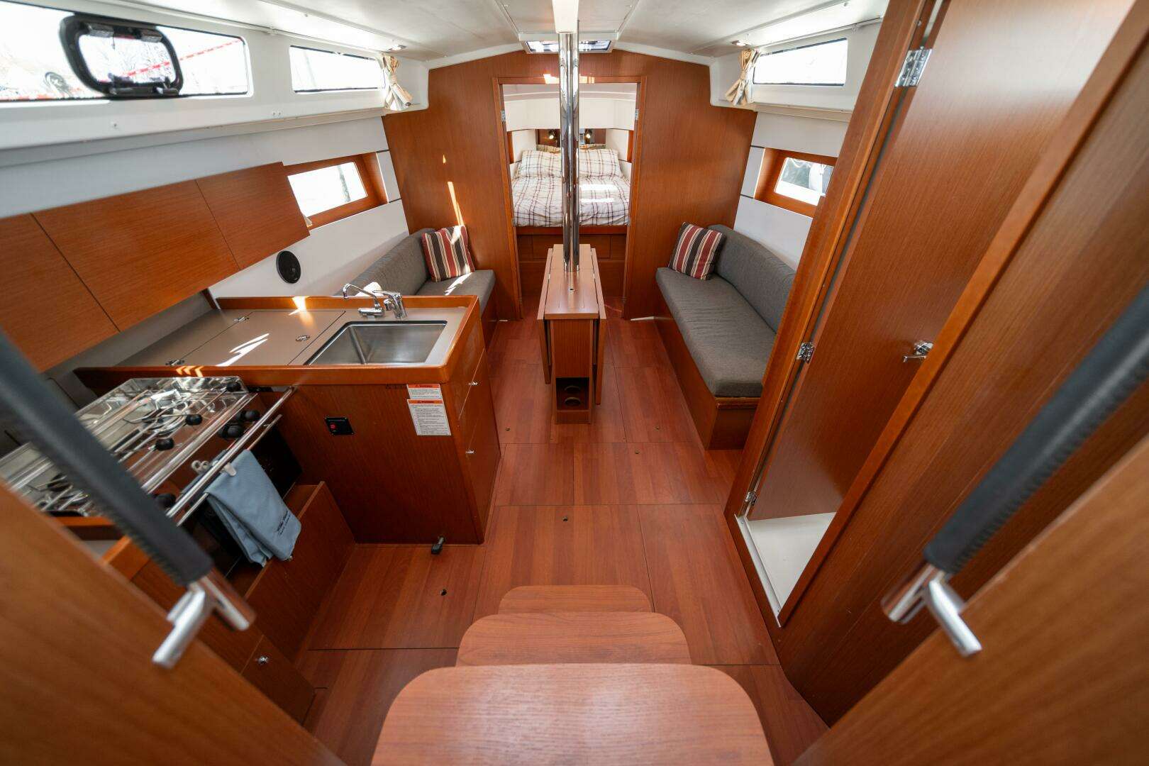 2019 Beneteau Oceanis 38.1 - Image 5