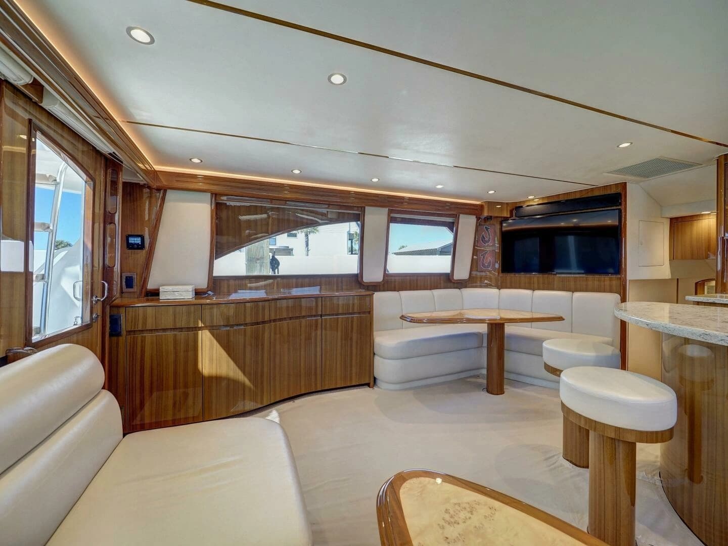 2017 Viking 52 Convertible - Image 10
