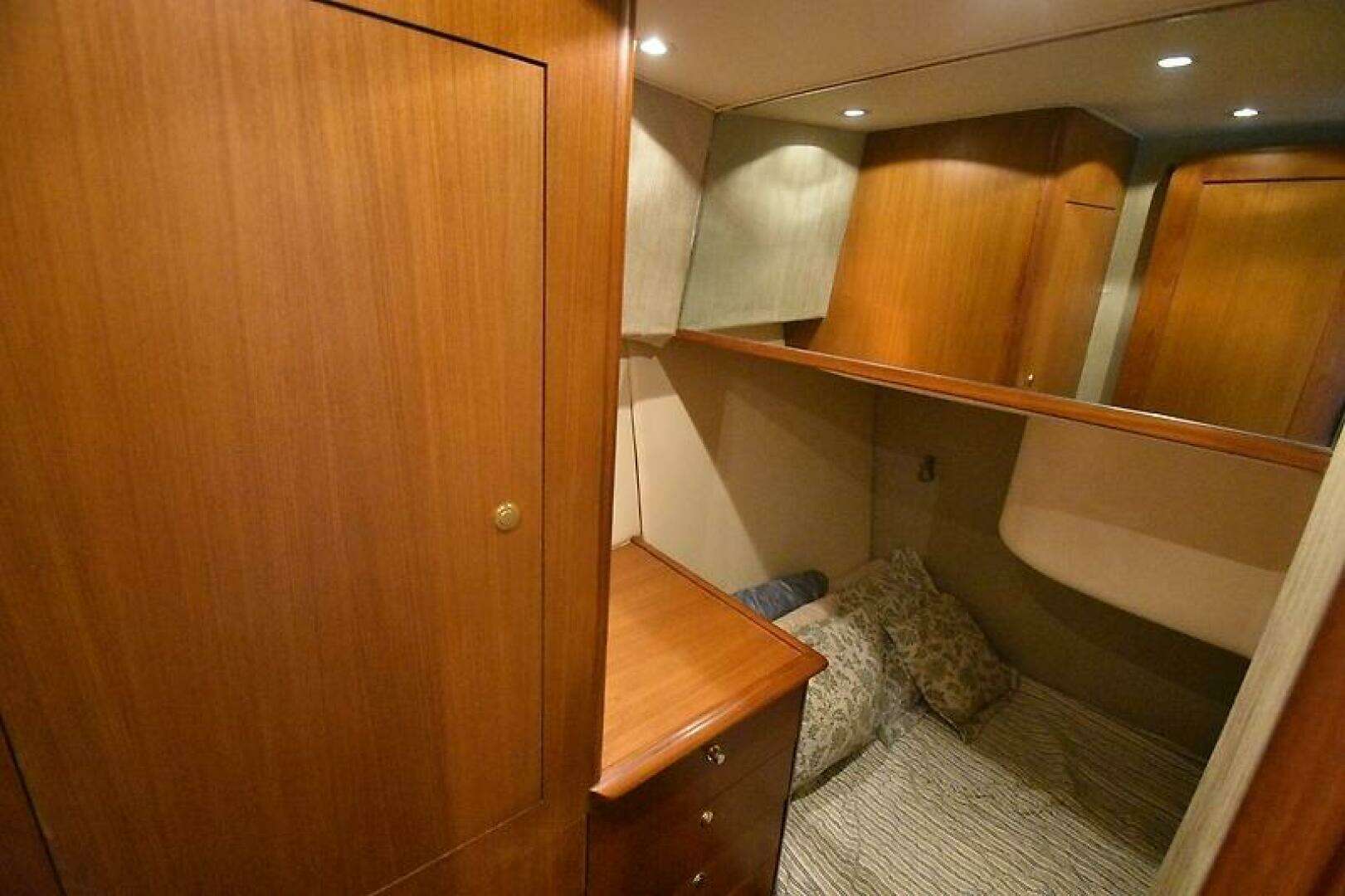 2000 Ocean Yachts 48 Convertible - Image 20