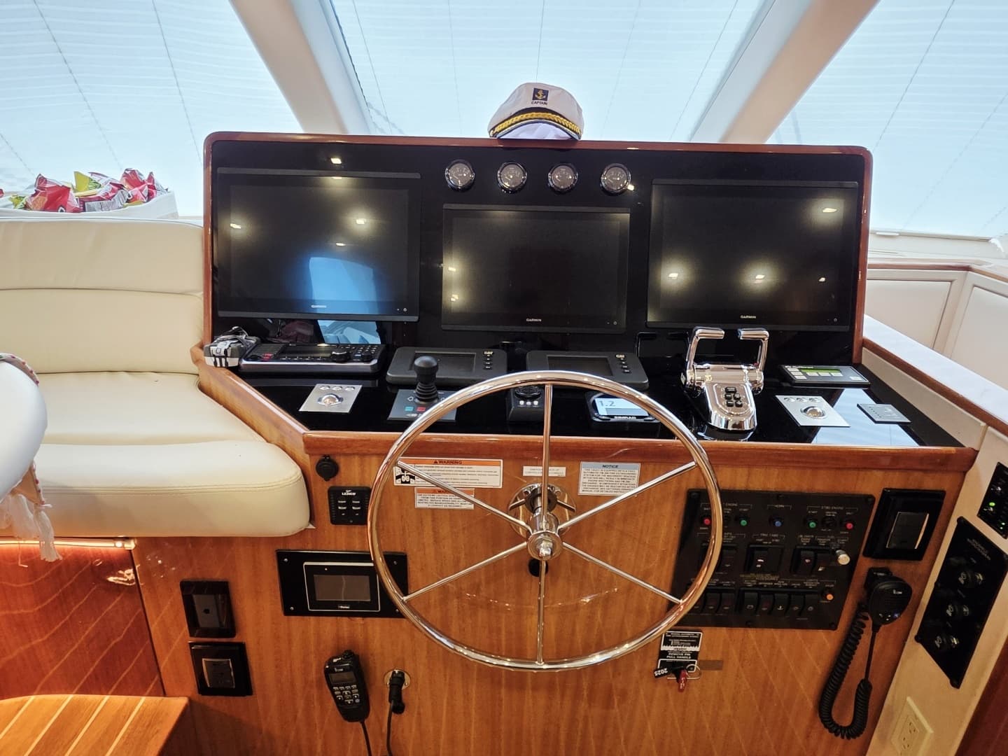 2008 Hatteras — - Image 17
