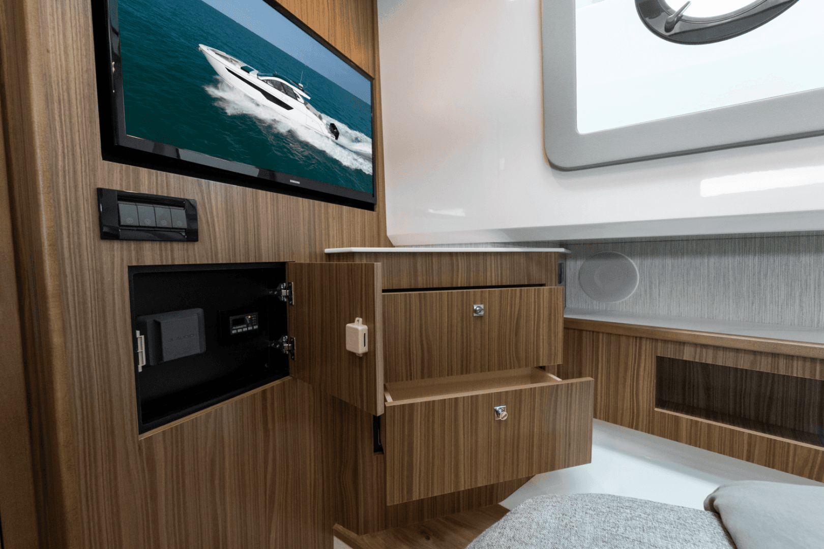 2026 Cruisers Yachts 50GLS OB - Image 47