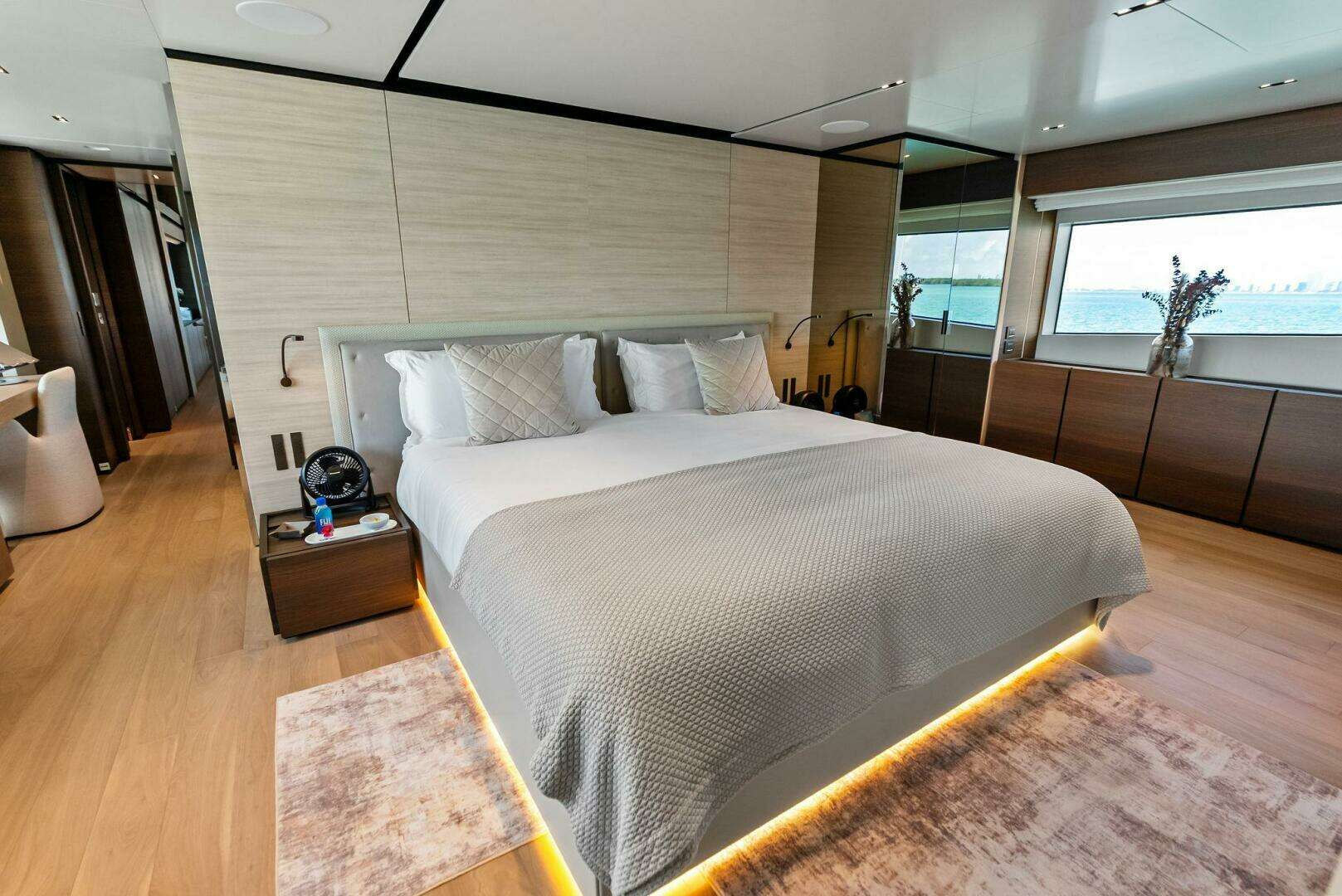 2023 Custom Line 33 Navetta - Image 56