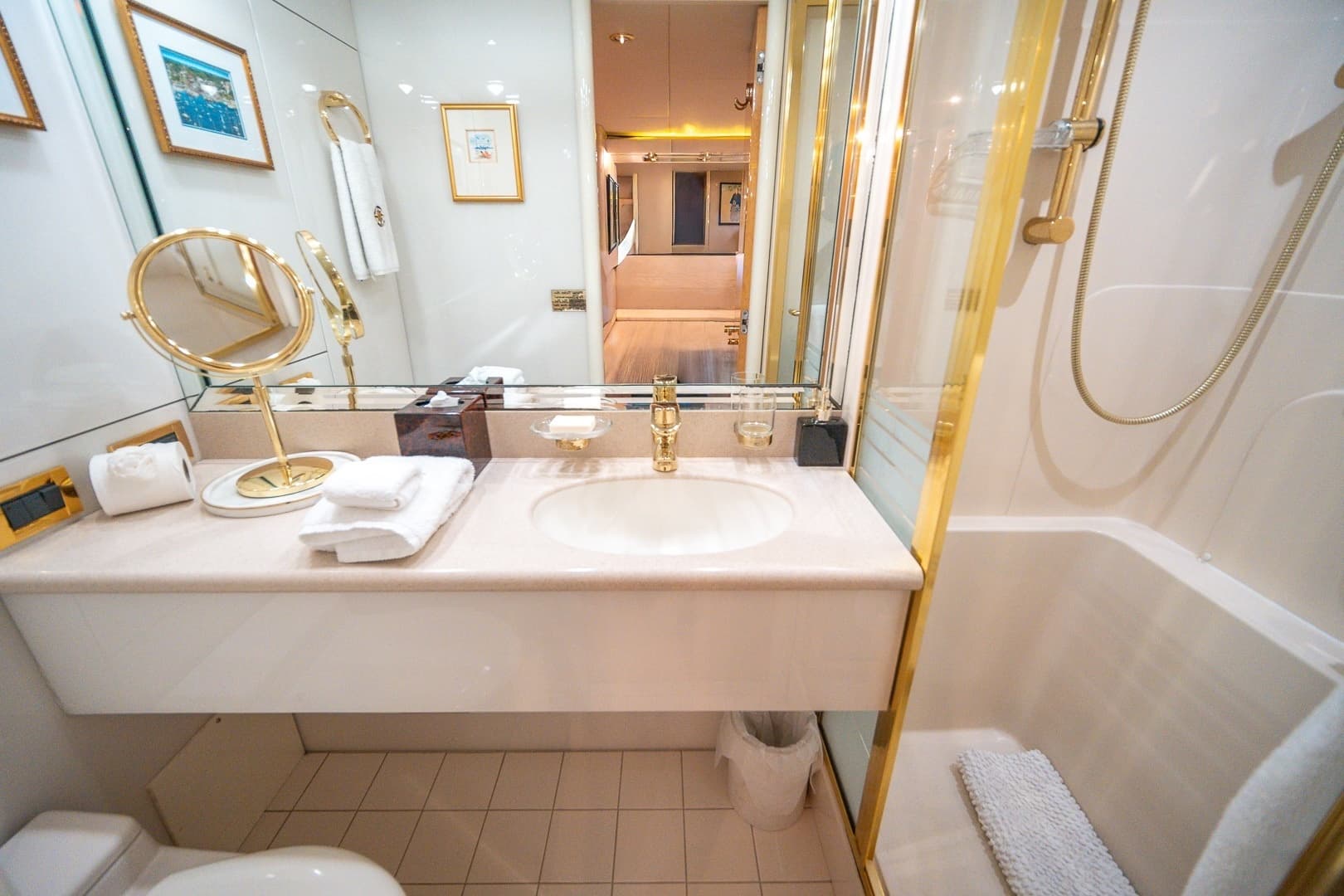 2000 Lazzara Yachts 76 Skylounge - Image 32