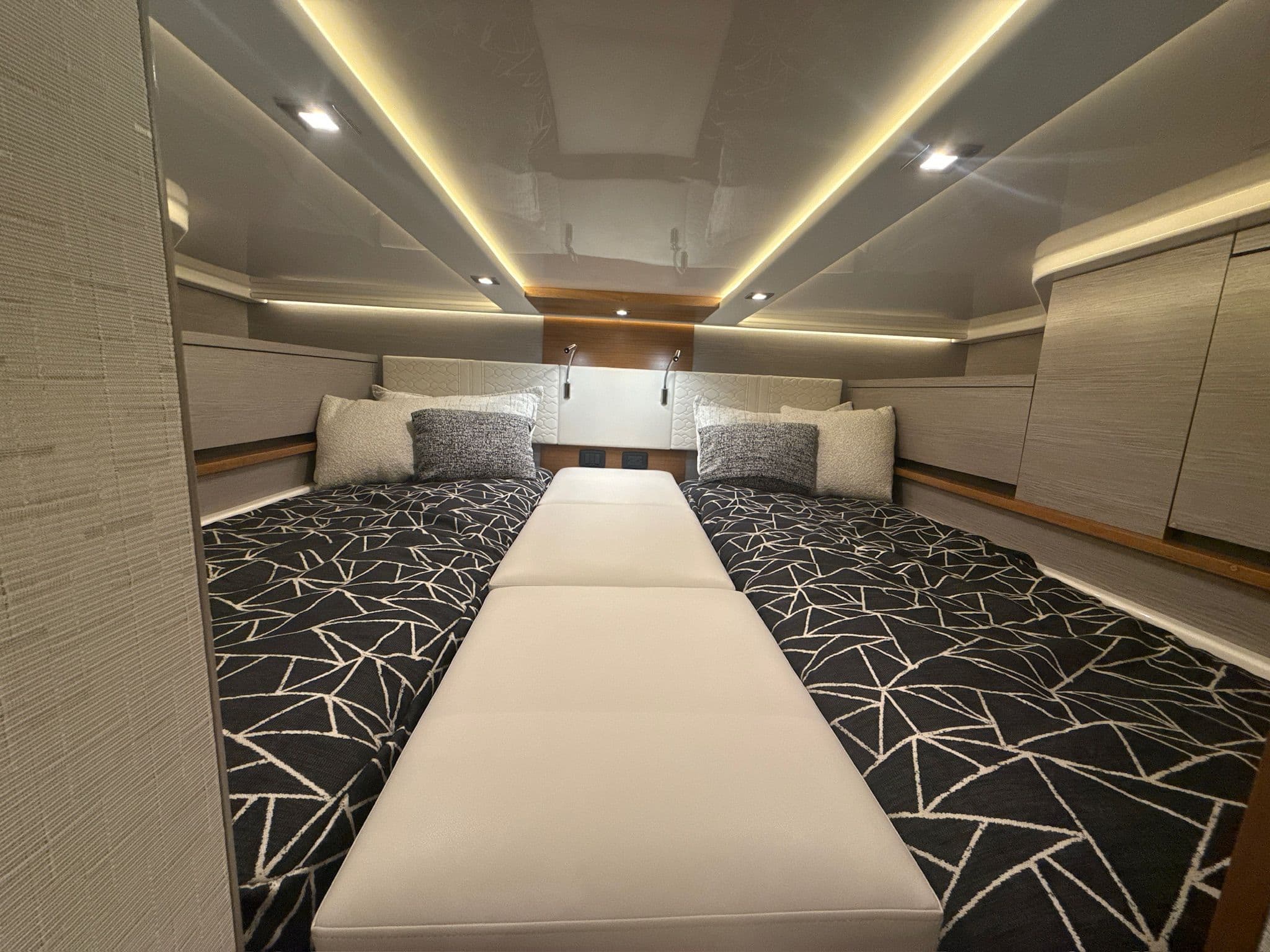 2024 Tiara Yachts 48 LS - 17