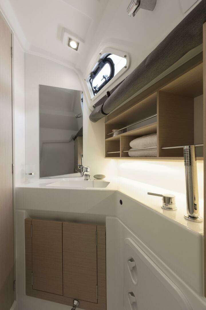 2026 Beneteau Oceanis 30.1 - Image 14