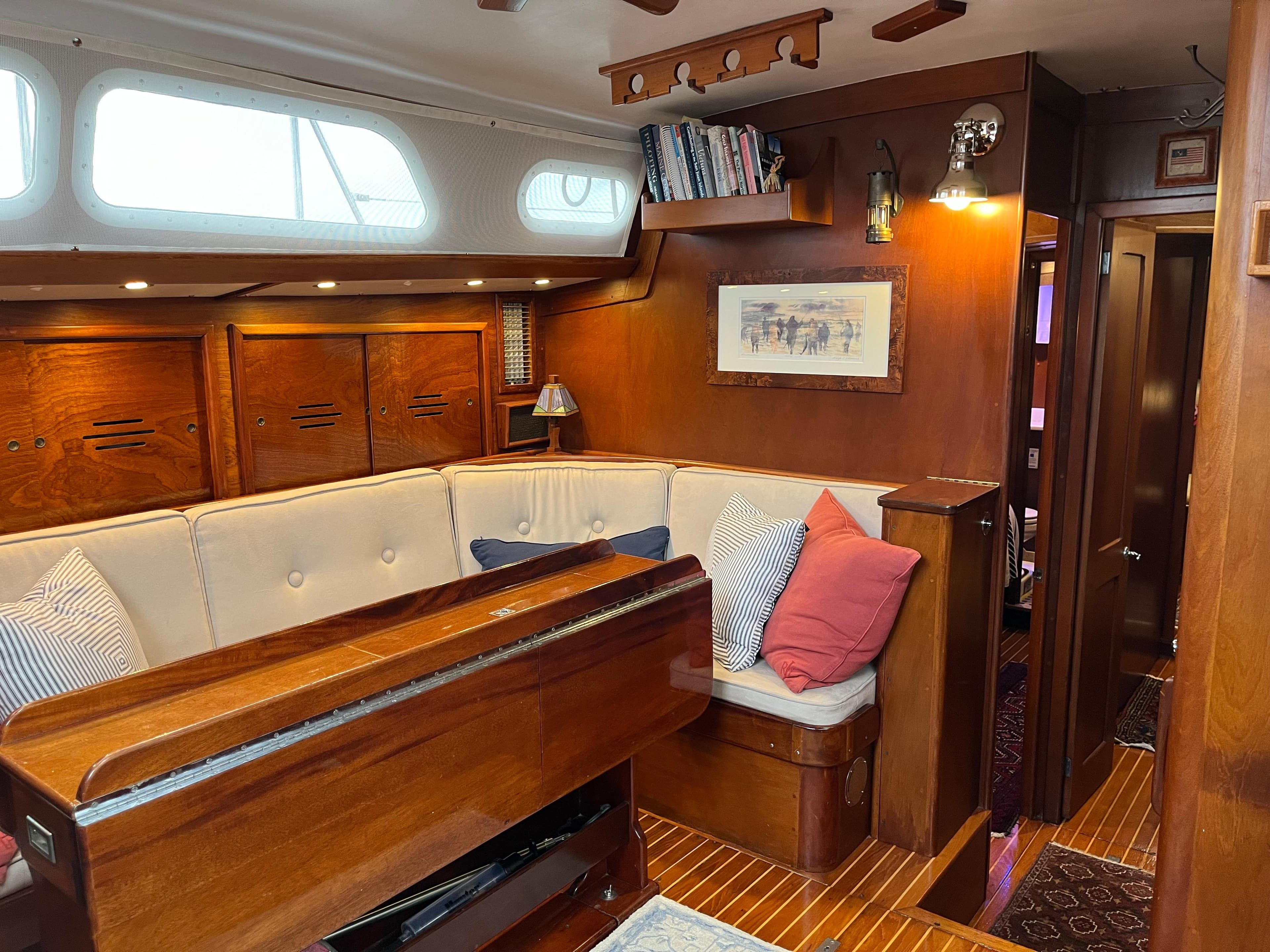 50' Hinckley Sou'wester 1977 (BACCARA) Saloon