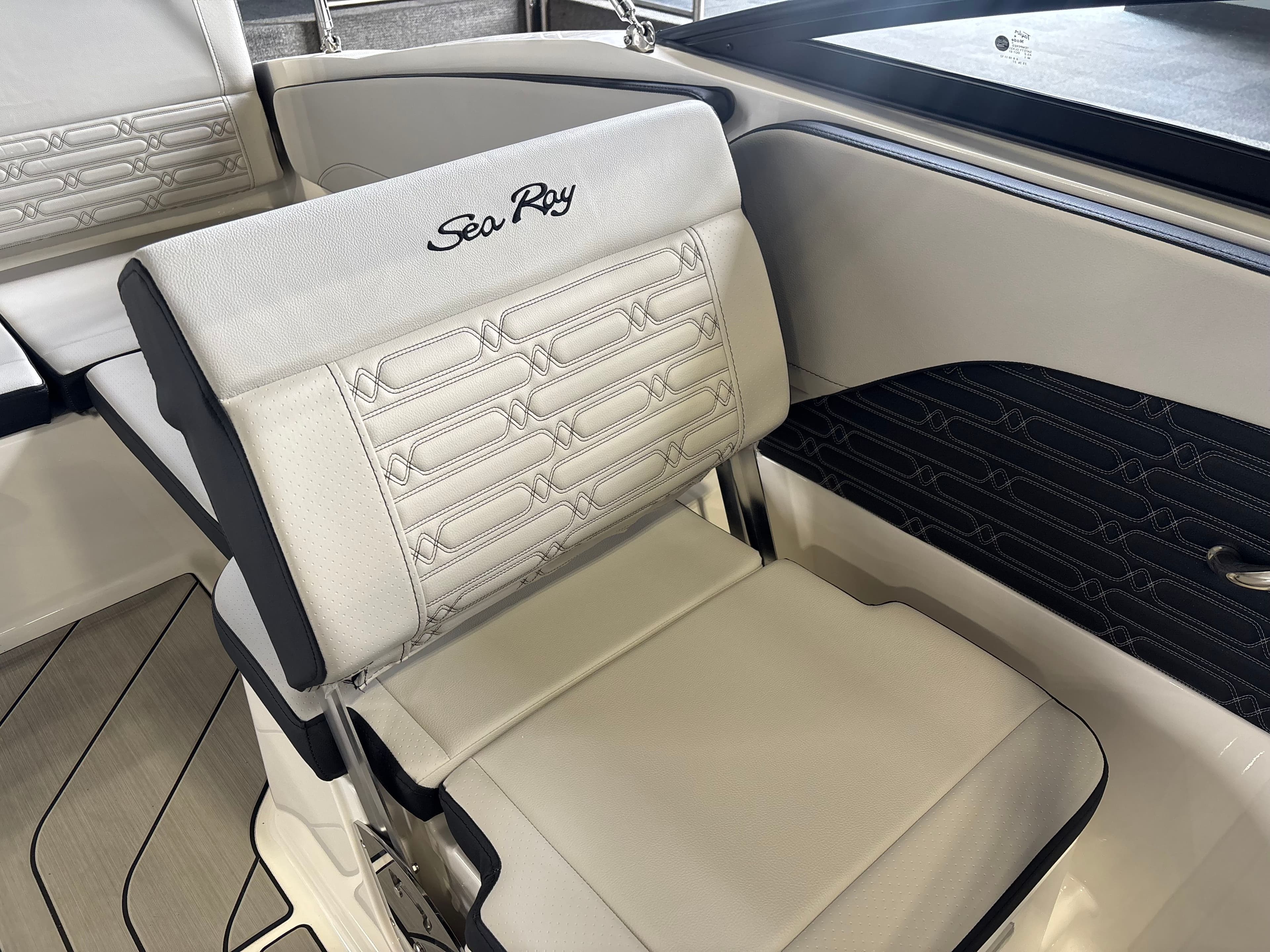 2026 Sea Ray SPX 210 Outboard - 16