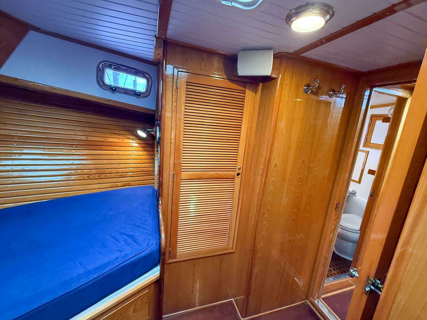 1984 Wilbur 38 - Image 35