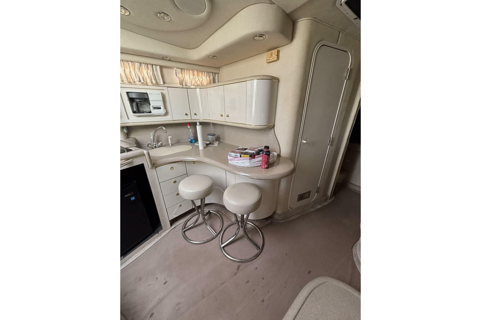 1997 Sea Ray 370 Sundancer - Image 36
