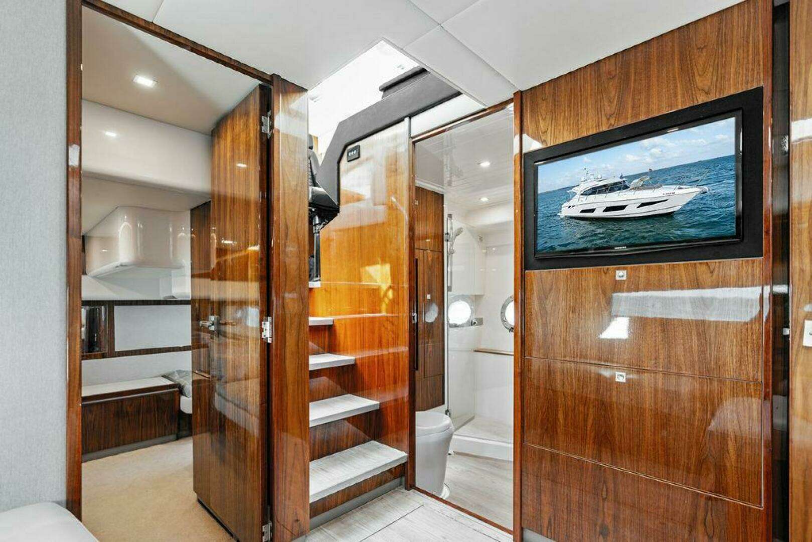 2018 Riviera 4800 Sport Yacht - Image 22
