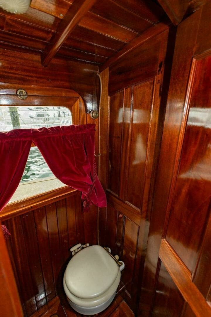 1910 Classic Gentleman’s Commuter yacht - Image 13