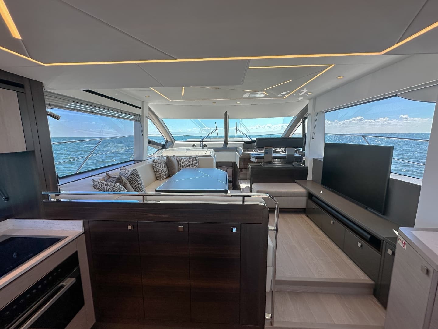2024 Sunseeker 55 Manhattan - Image 44