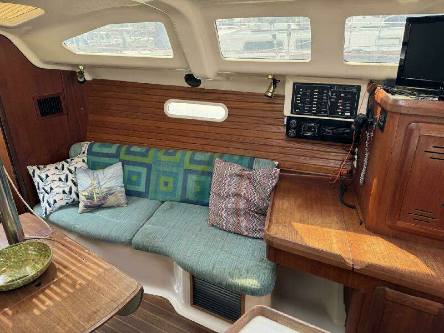 1995 Hunter 336 - Image 21