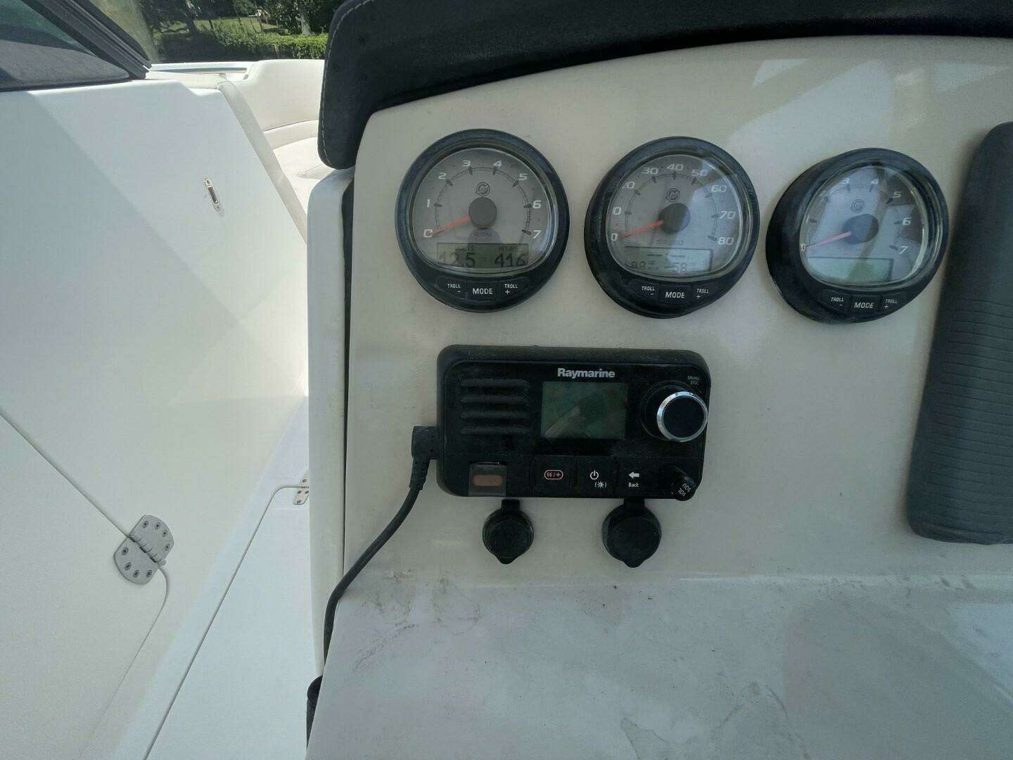2016 Boston Whaler 270 Vantage - Image 28