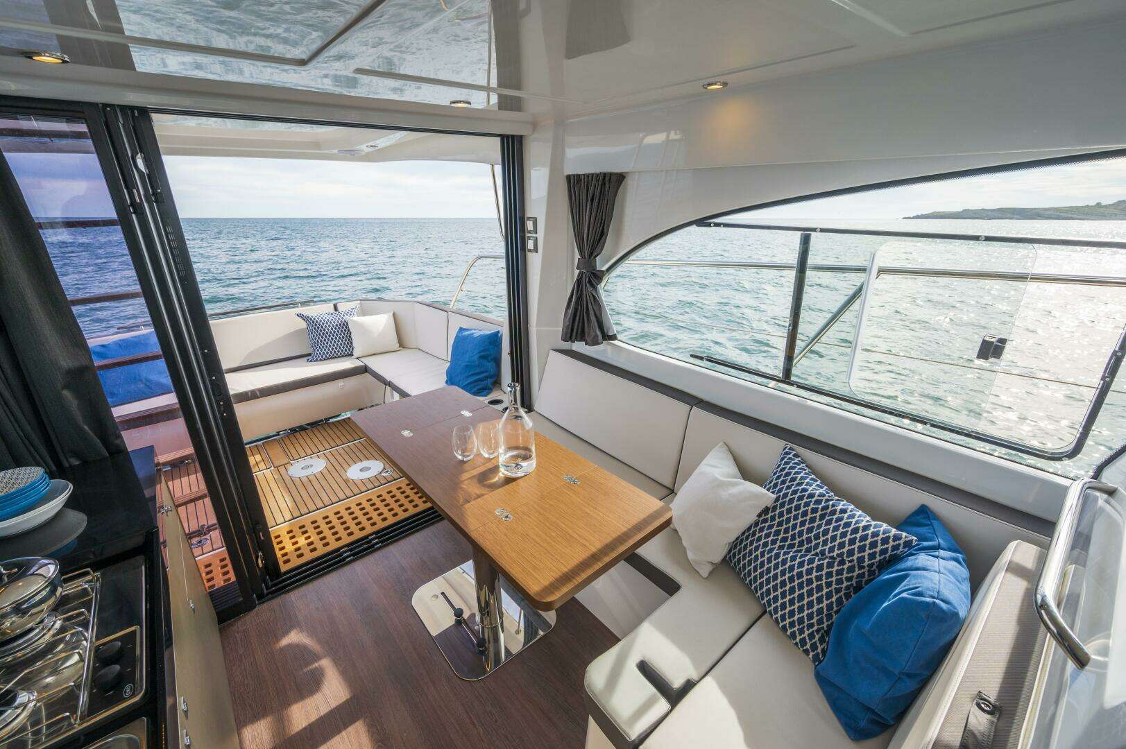 2026 Beneteau Antares 11 Softtop - Image 14