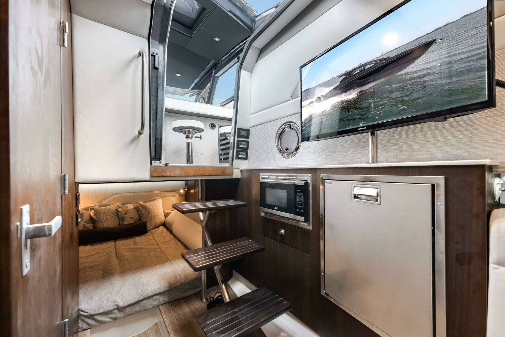 2023 Cruisers Yachts 42 GLS OB - Image 17