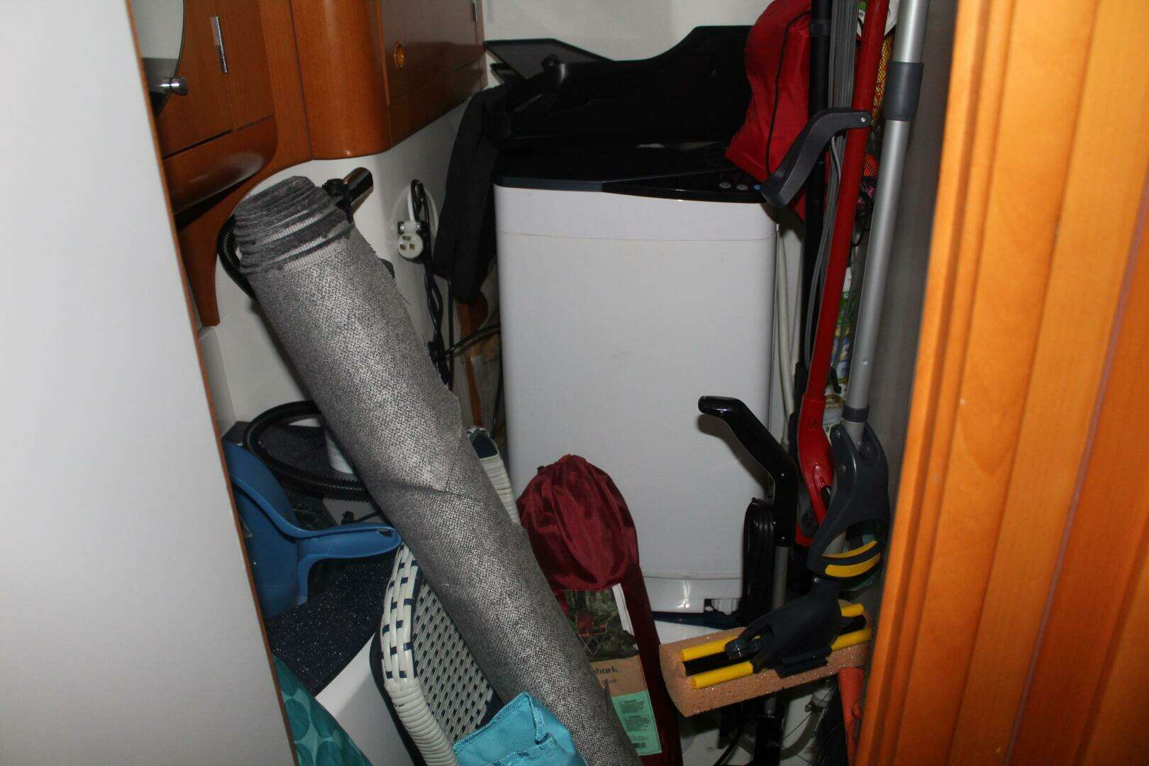 2004 Lagoon 43 Power Cat - Image 35