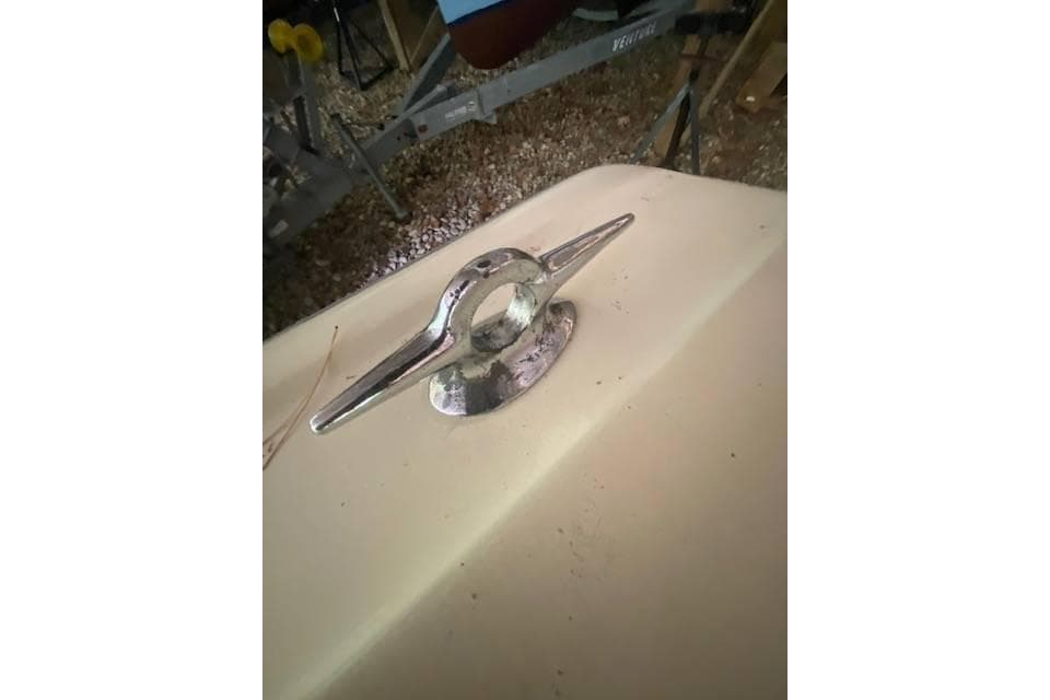 1968 HILINER Sportsman boat cleat on deck, showcasing vintage nautical hardware.
