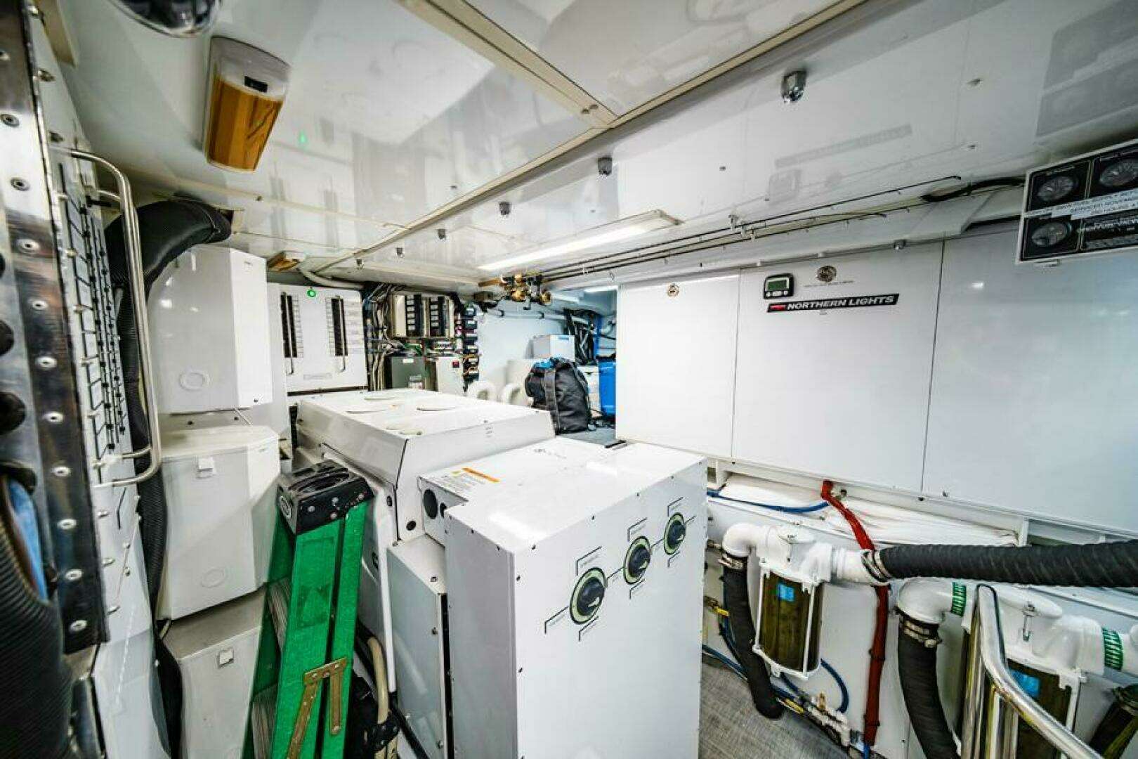 1995 Hatteras Flybridge Motor Yacht - Image 102