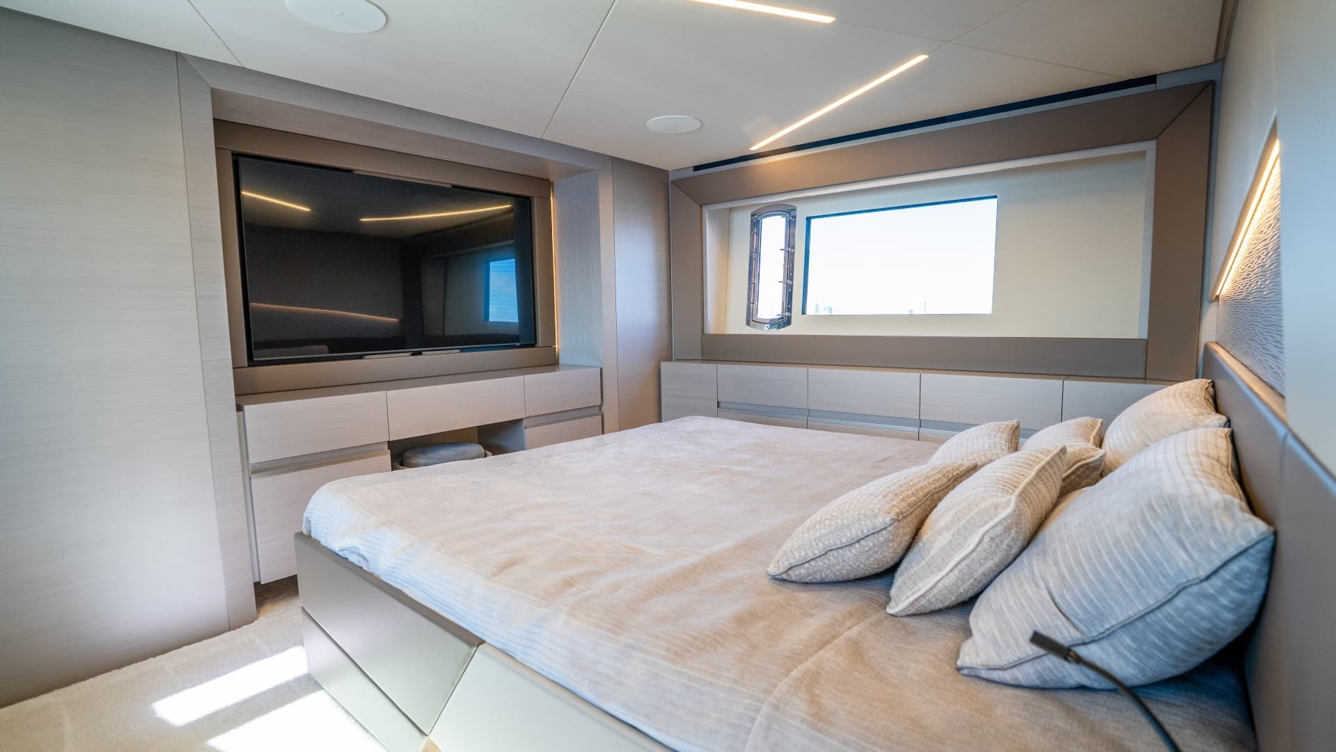 2024 Pershing 7X - Image 64