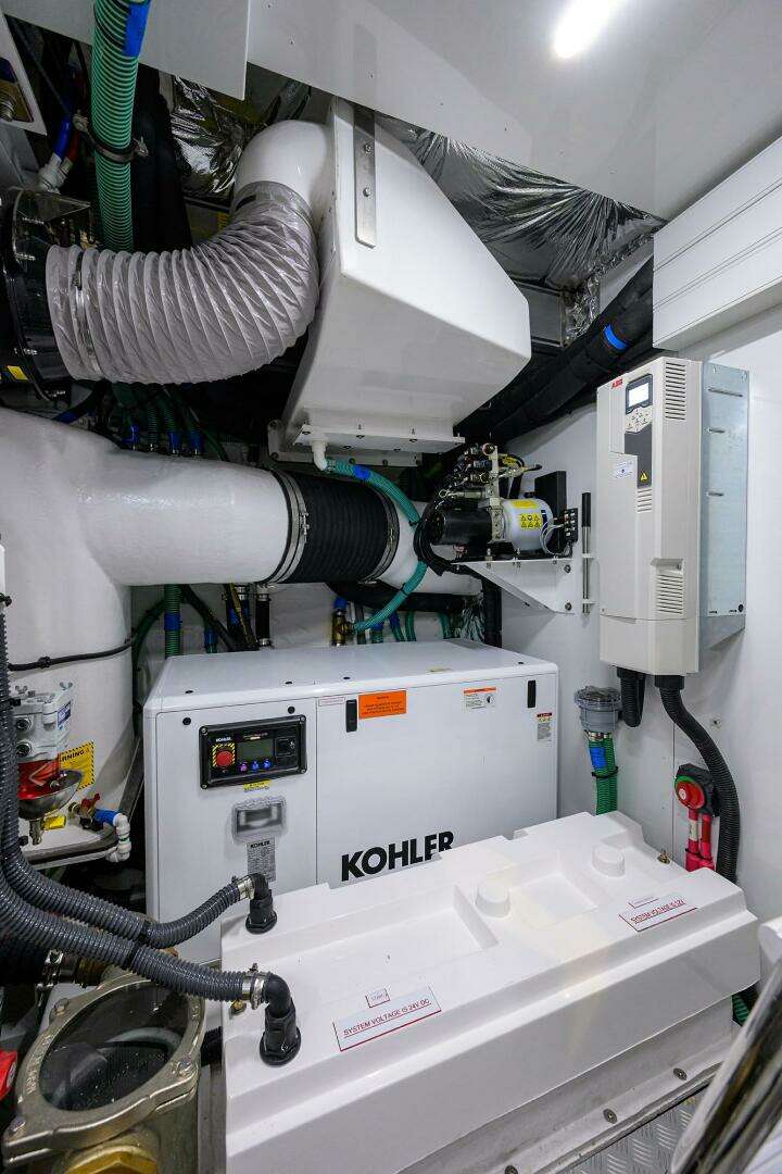 2027 Princess X80 - Image 90