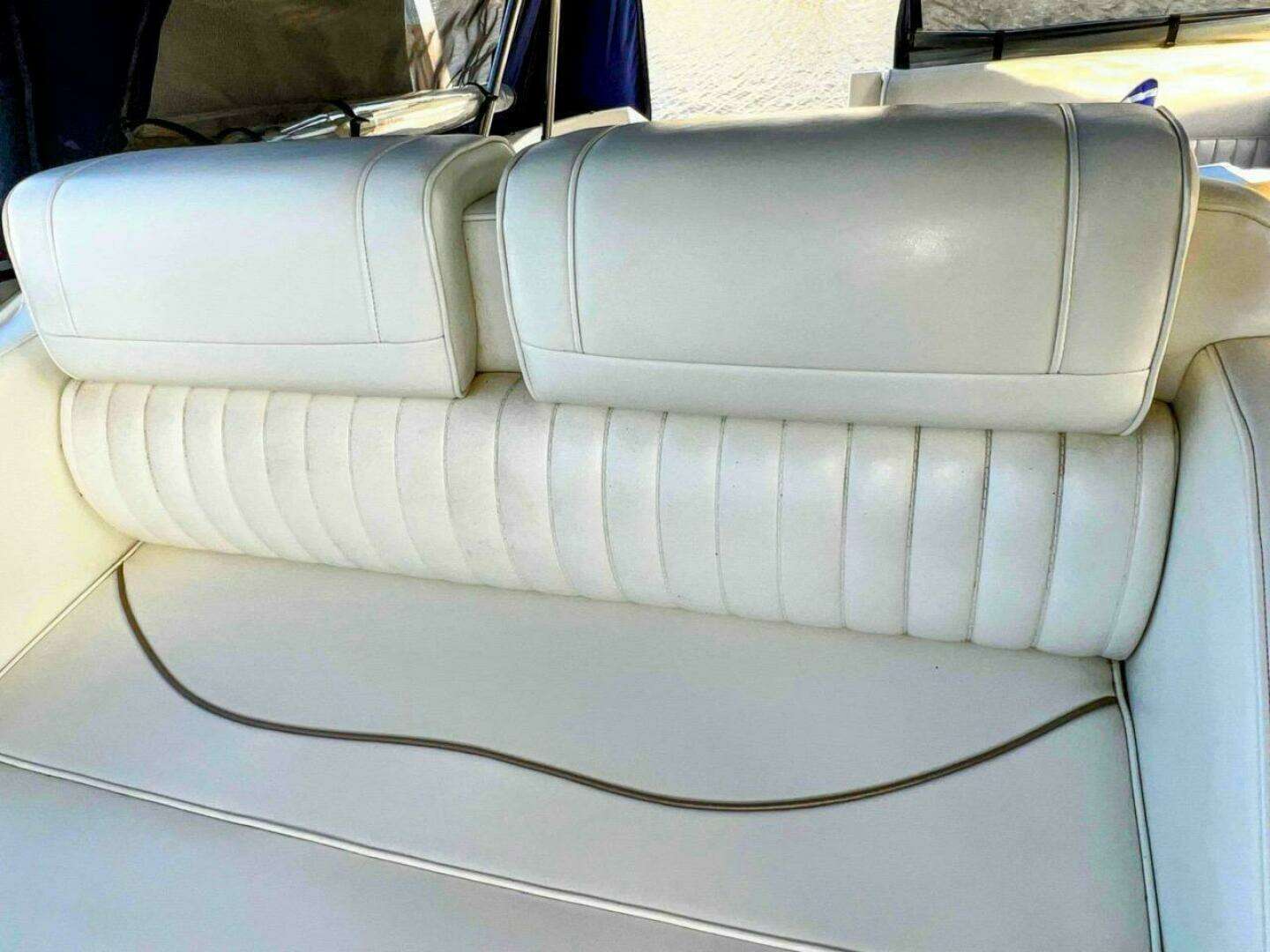 1998 Cruisers Yachts 3575 Esprit - Image 12