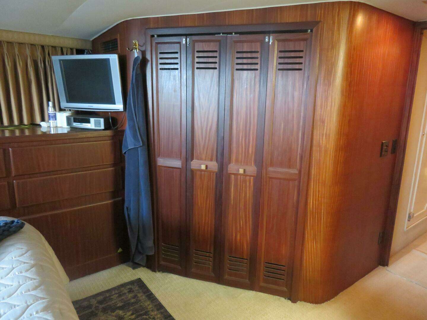 1986 Hatteras 58 Motor Yacht - Image 38