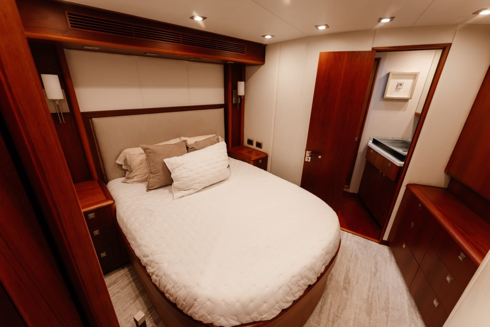 2017 Merritt 72 Sportfish - Image 10