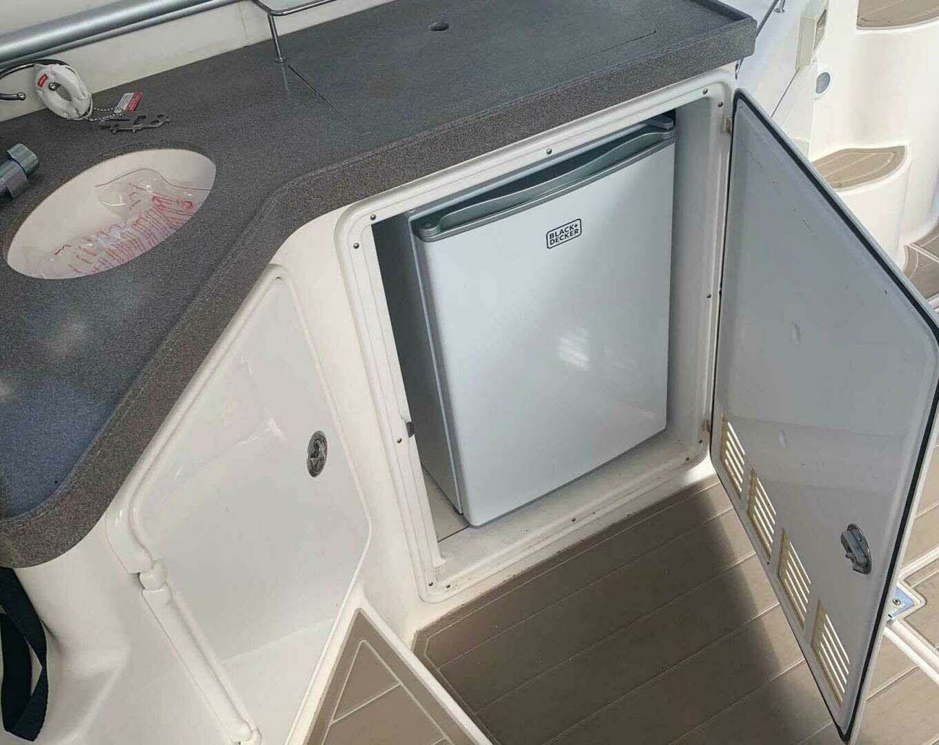 2005 Regal 3560 Commodore - Image 14