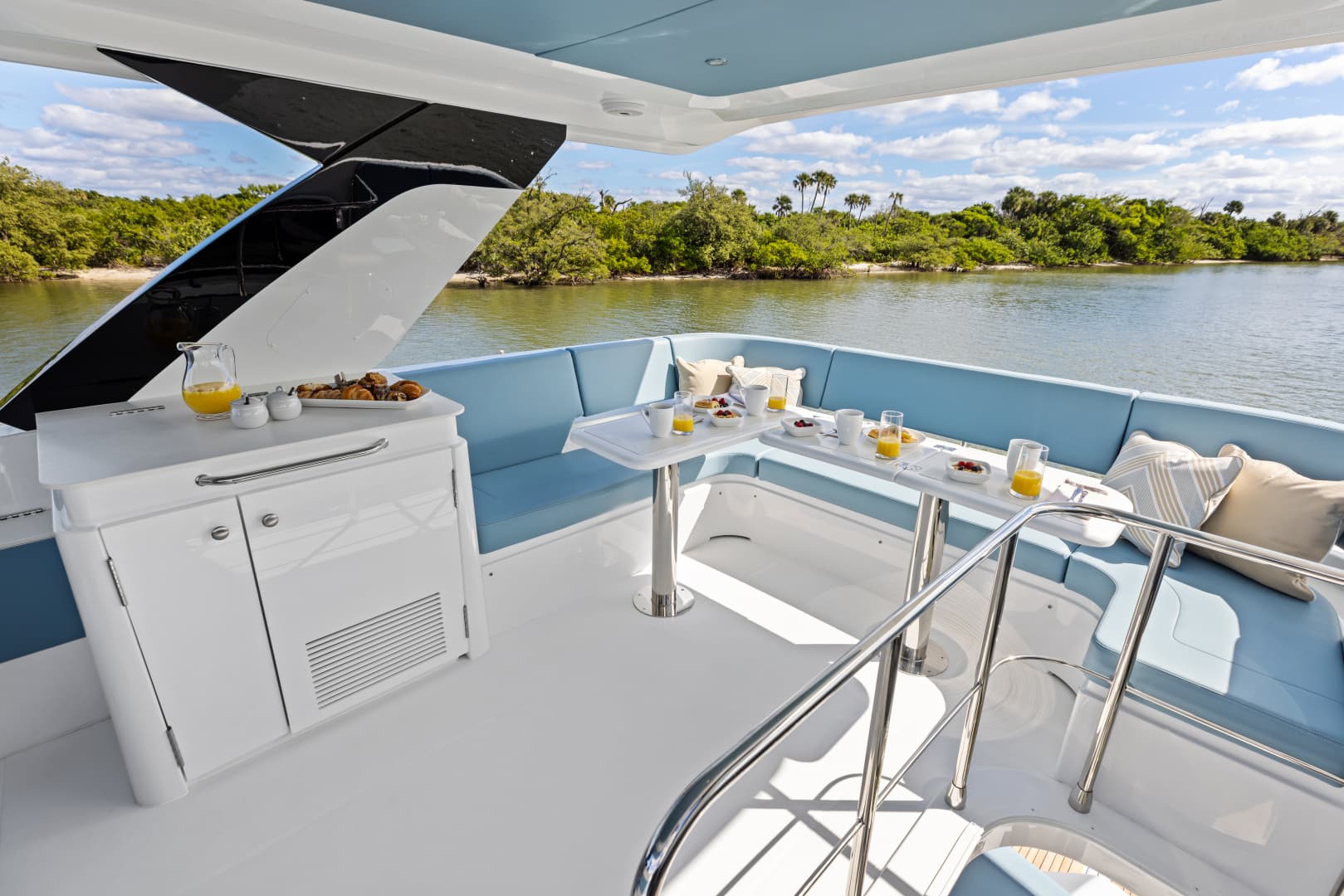 2026 Cruisers Yachts 50 FLY - Image 45