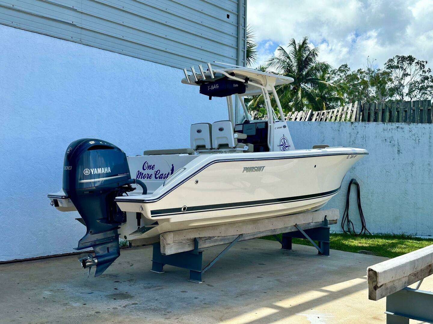 2016 Pursuit C 238 Center Console - Image 9