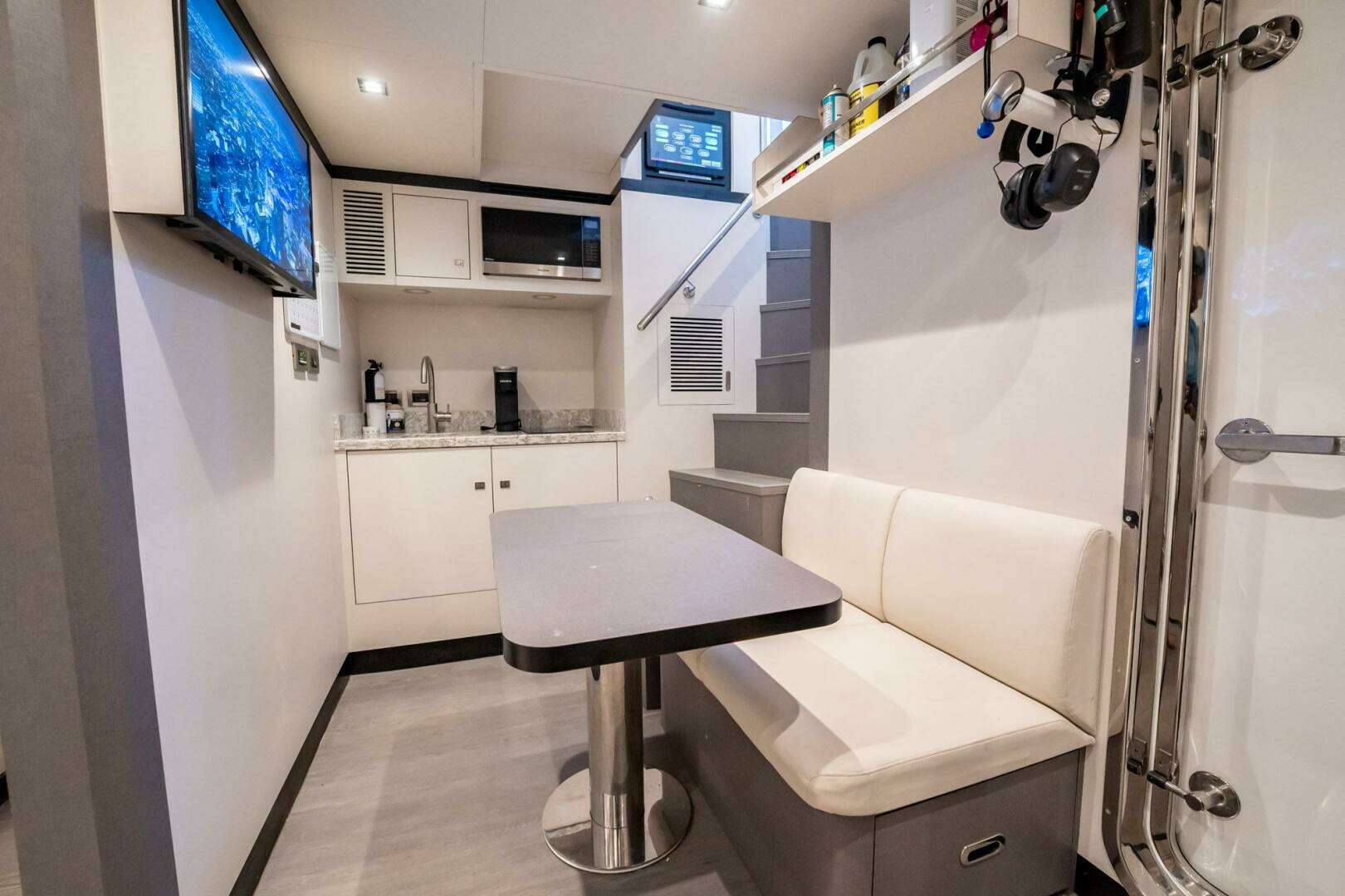 2021 Ocean Alexander 27 Explorer - Image 49
