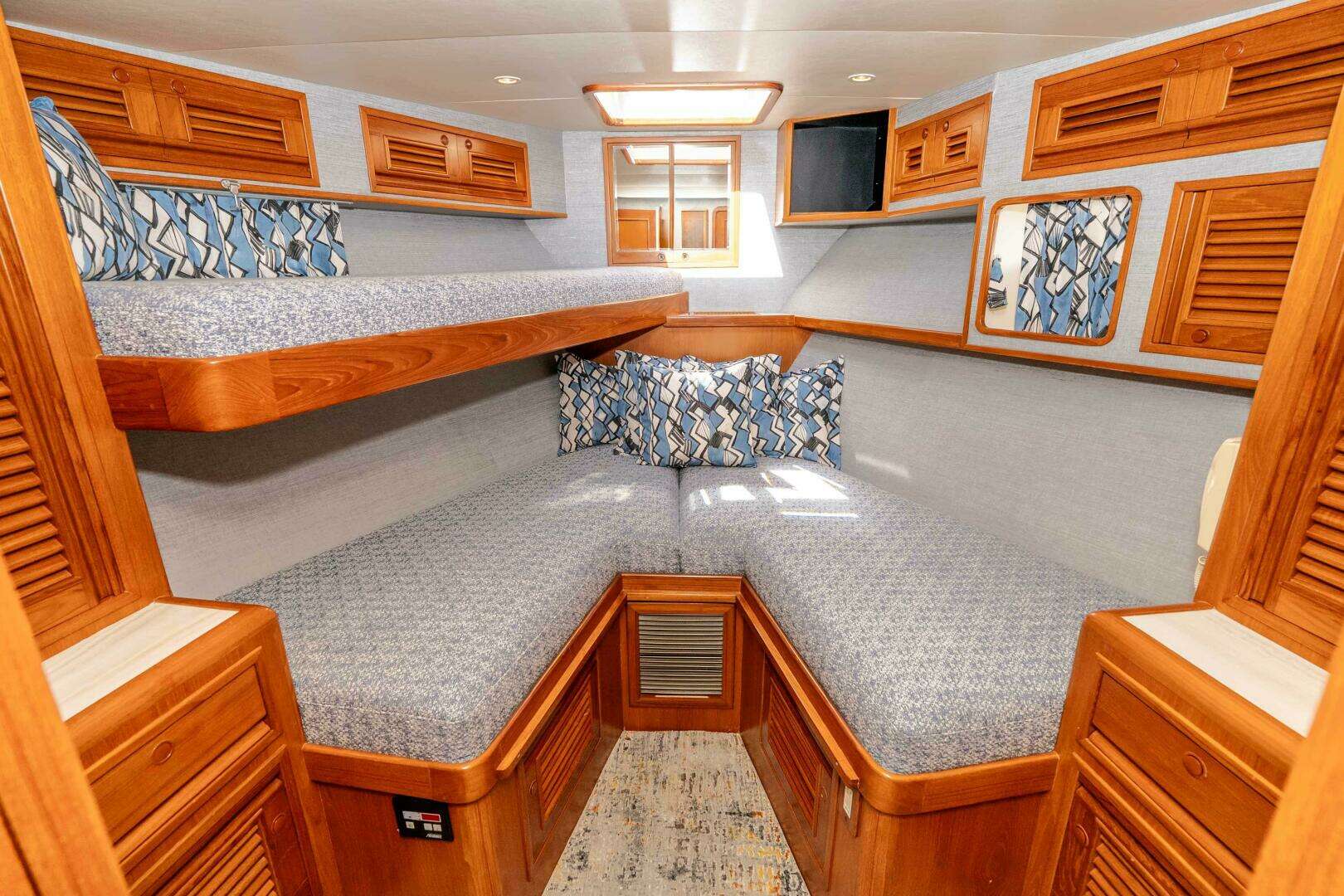 2000 Offshore Yachts Flushdeck - Image 36