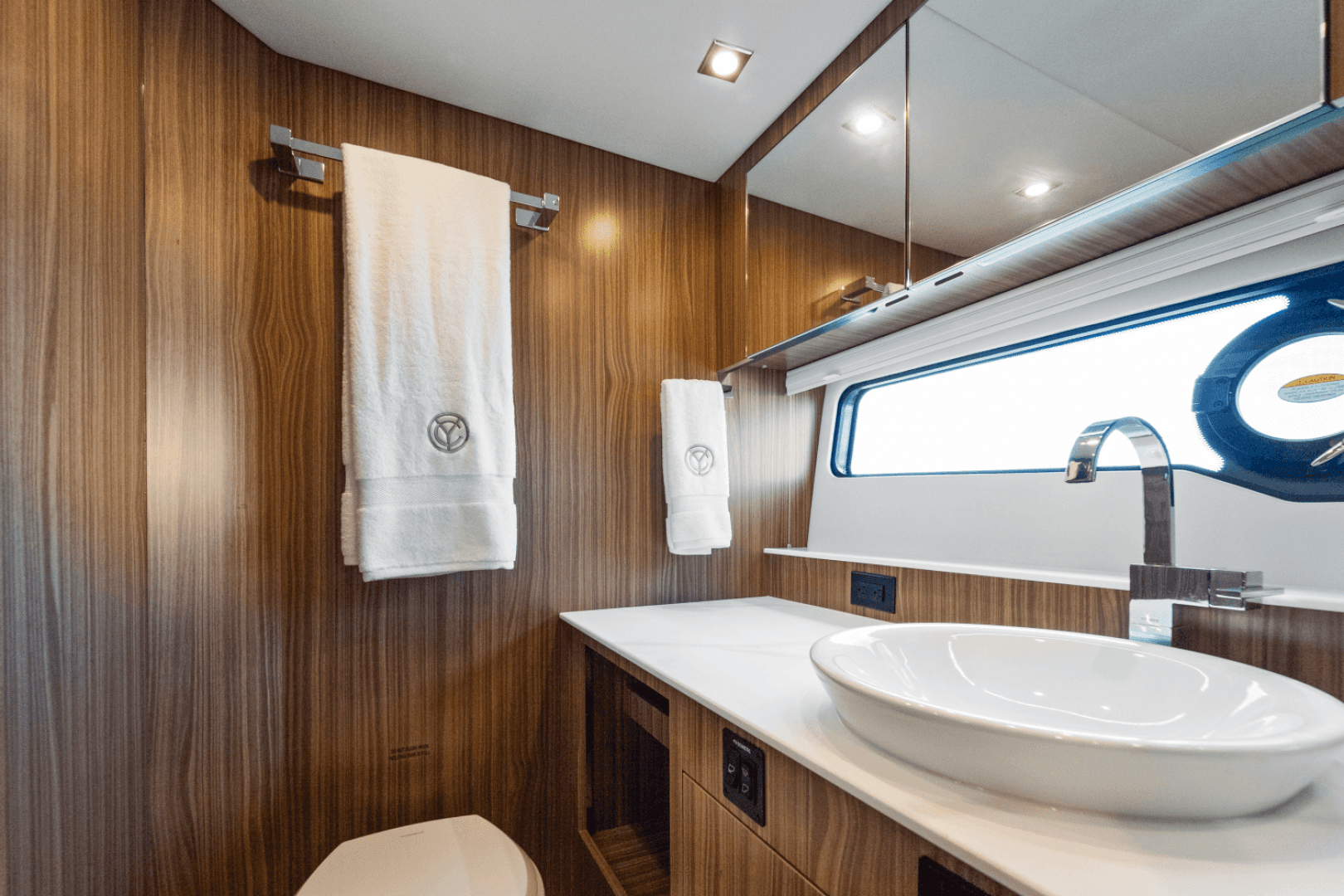 2026 Cruisers Yachts 50GLS OB - Image 39