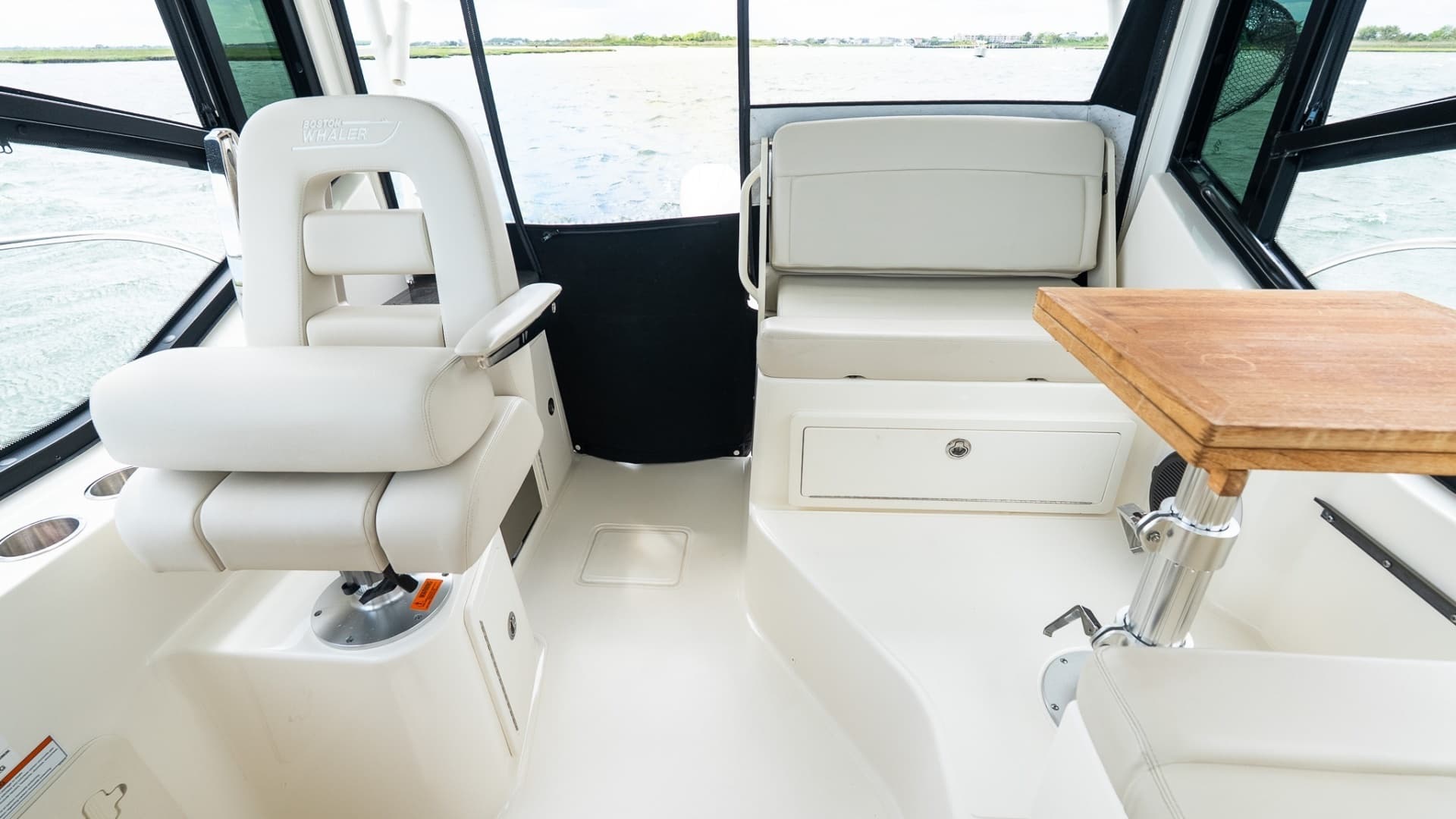 2020 Boston Whaler 325 Conquest - Image 22