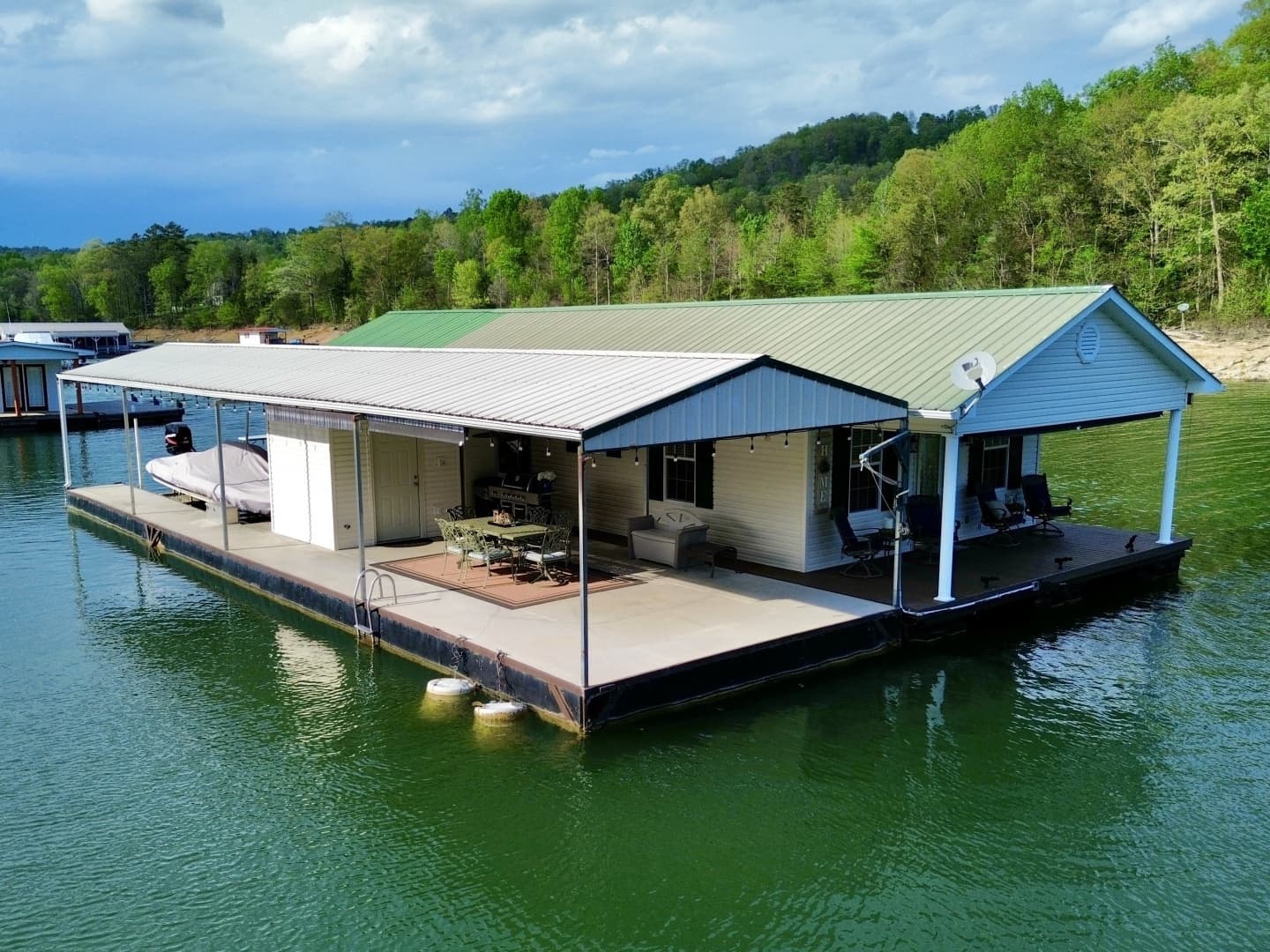 2002 Custom 20 x 53 Floating Cabin - Approx 999/sqft - Image 2
