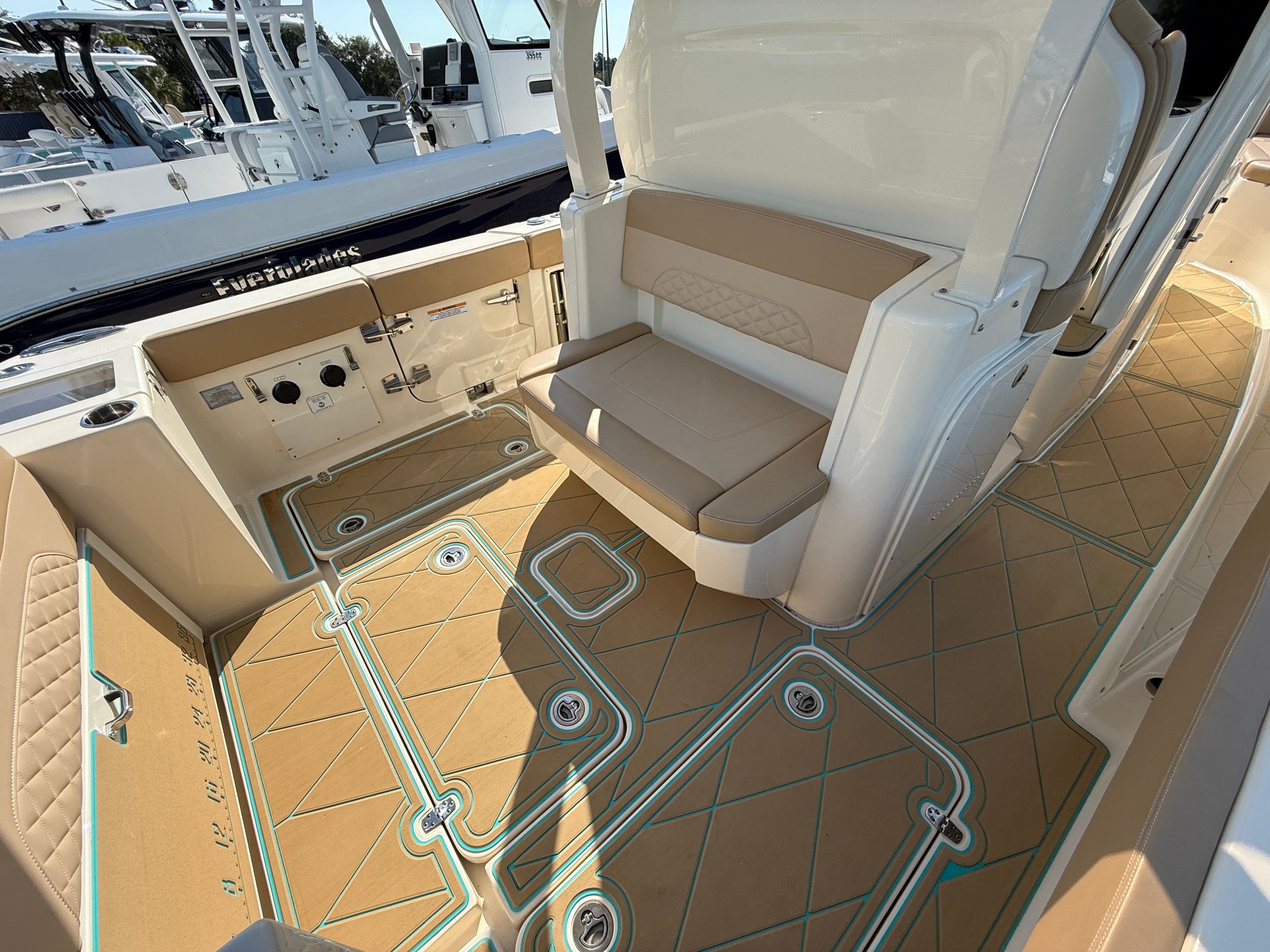 2024 SCOUT 330 LXF - Image 40
