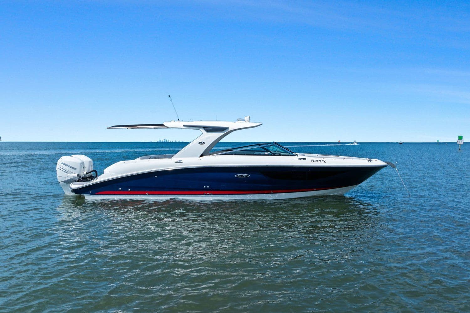 2023 Sea Ray SLX 350 Outboard
