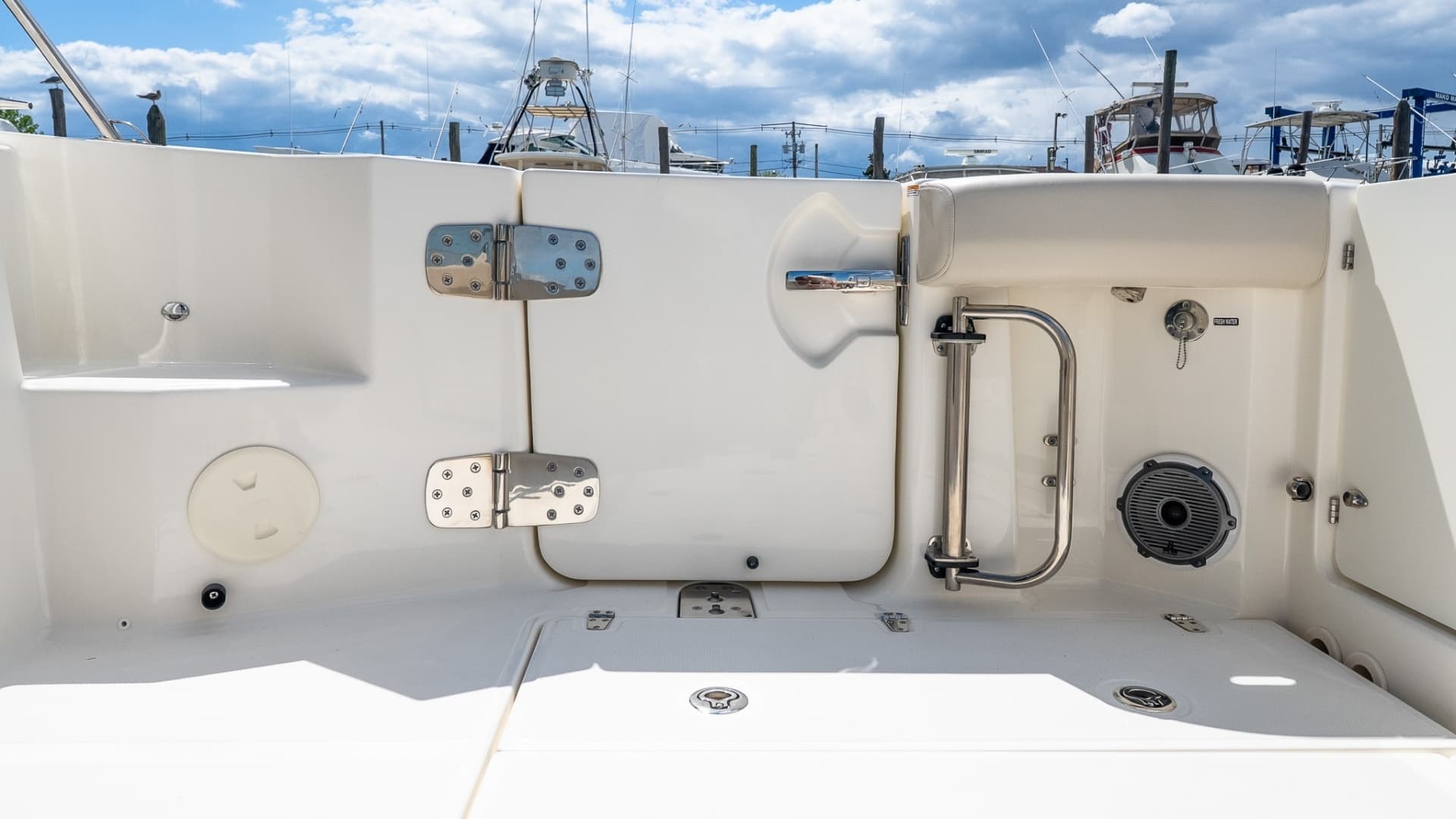 2020 Boston Whaler 325 Conquest - Image 13