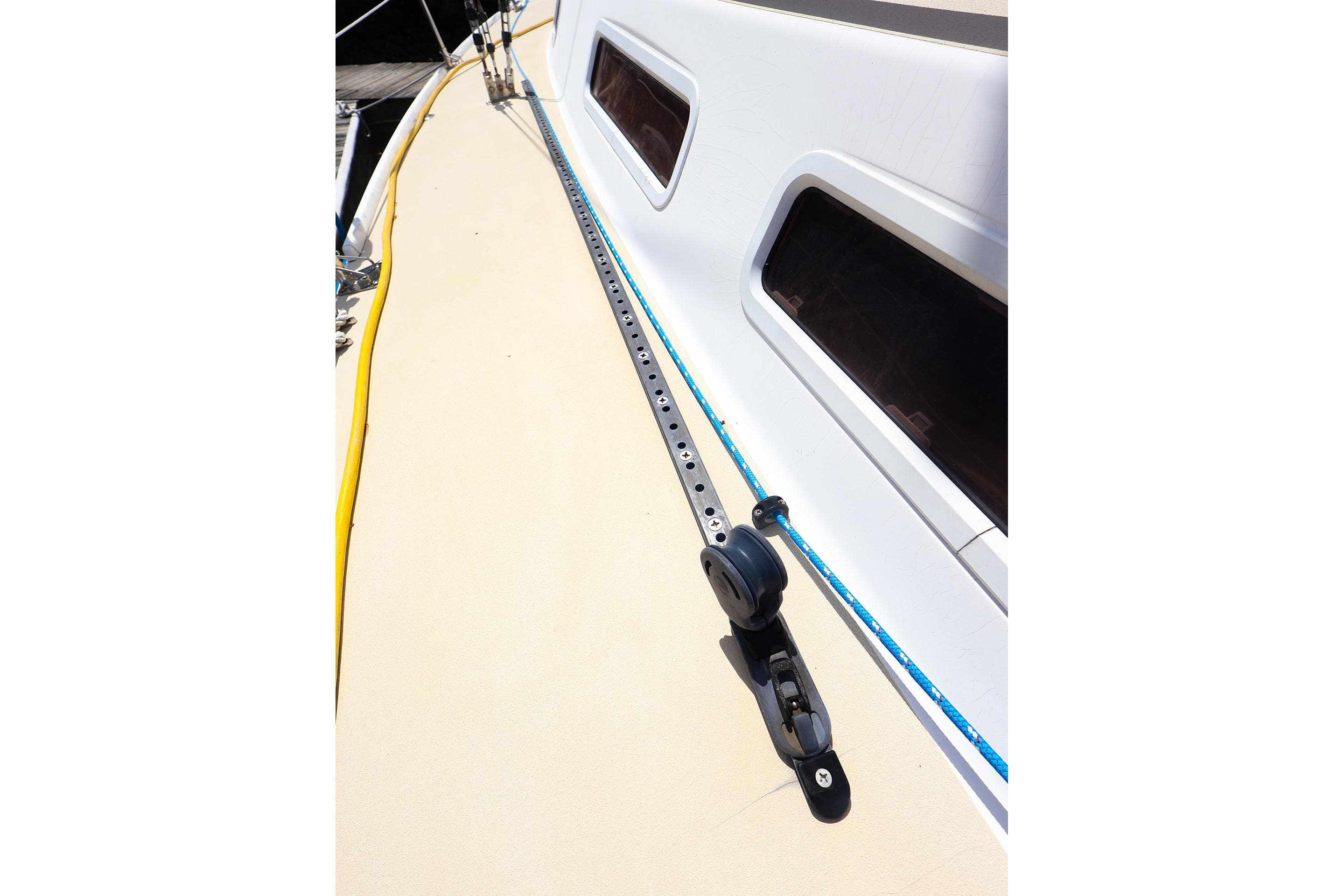 1998 J Boats J/32 deck with rigging and windows, showcasing sleek design.
