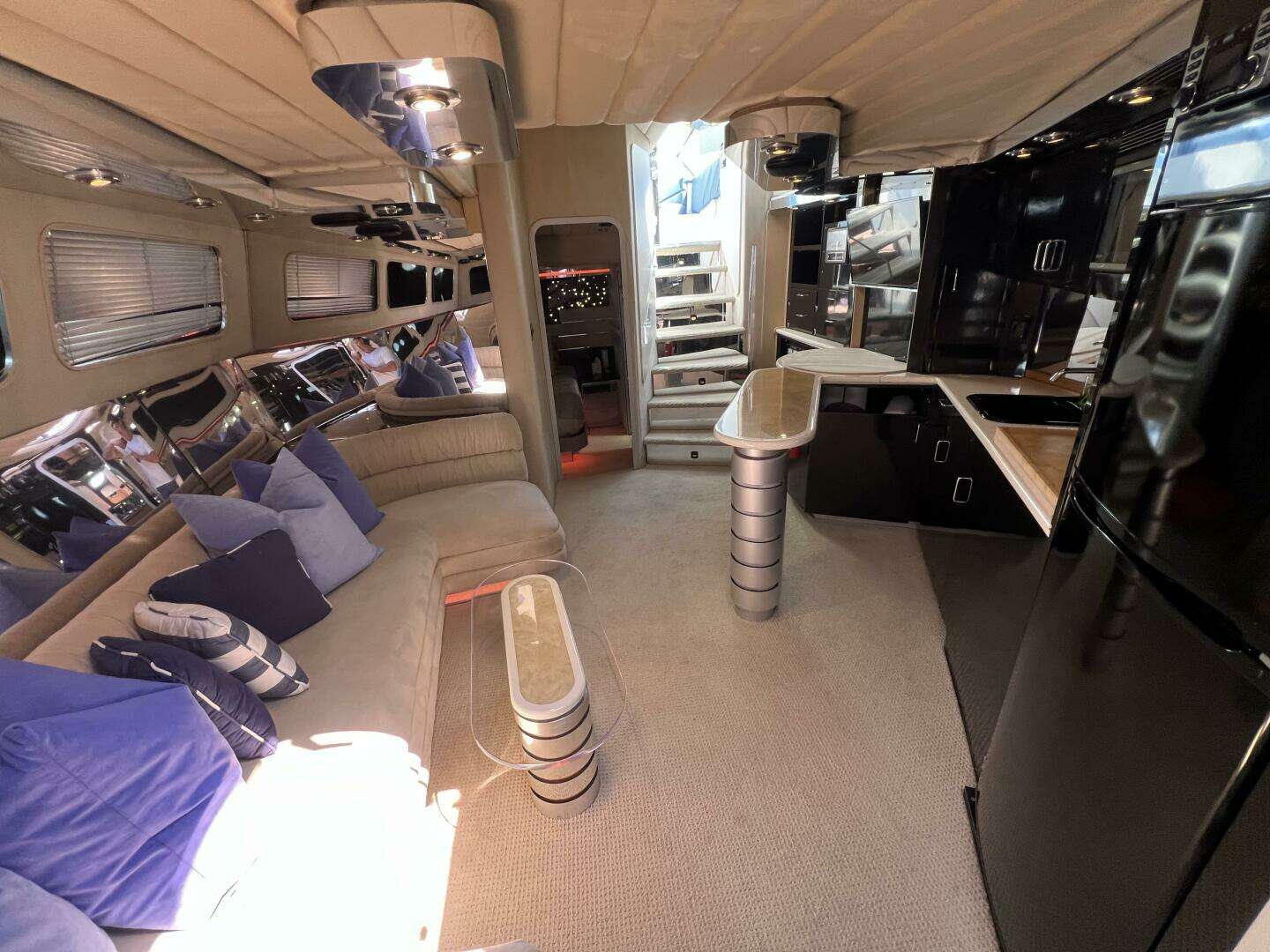 1990 Tempest 60 Express - Image 9