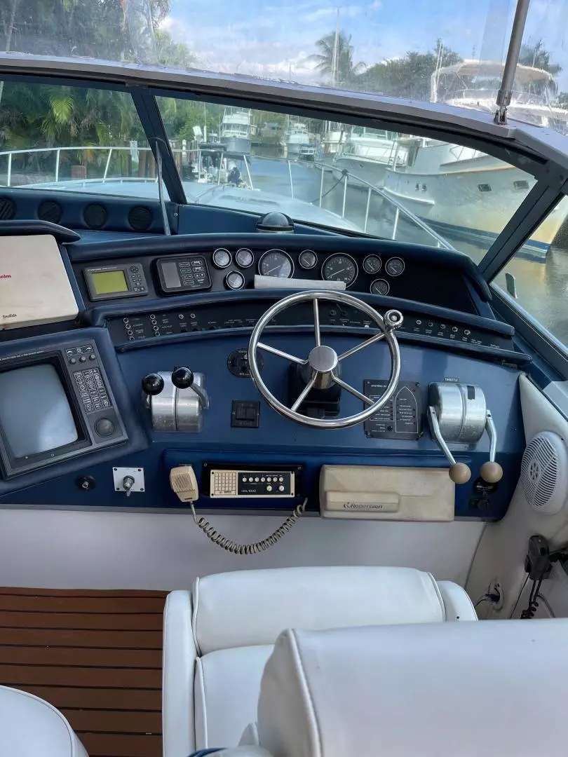 1991 Sea Ray 500 Sundancer - Image 12