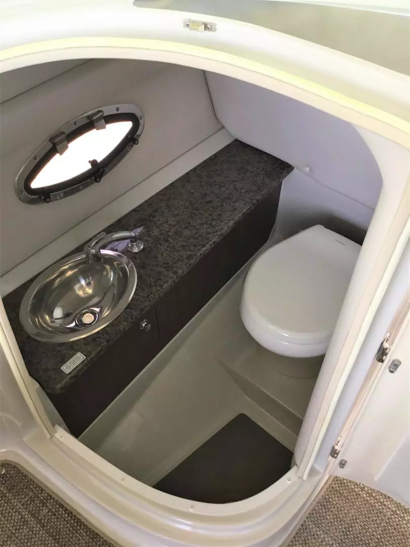 2019 Crownline E275XS - Image 7