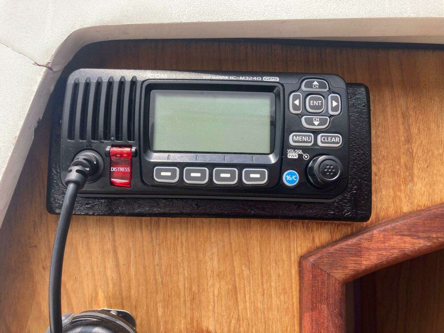 2000 Hunter 320 - Image 17