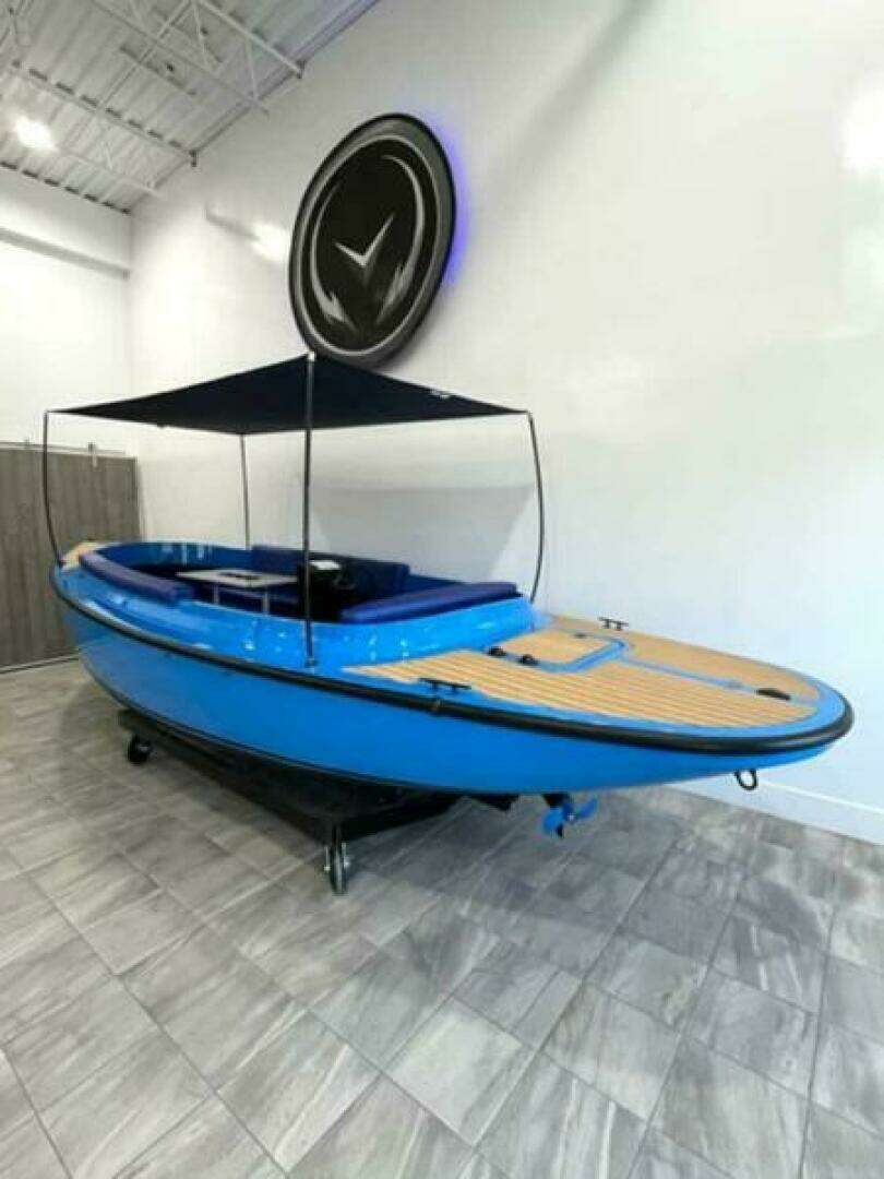 2024 Vision Fantail 217 - Image 4